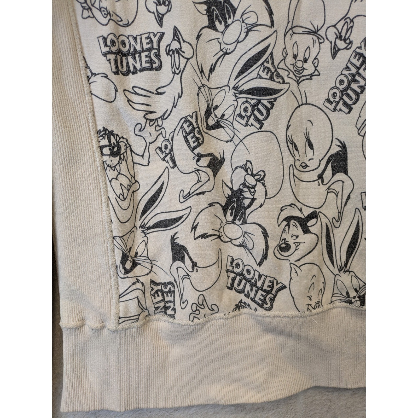 Champion Todd Snyder Sweatshirt Men’s Small Cream Looney Tunes All Over Print