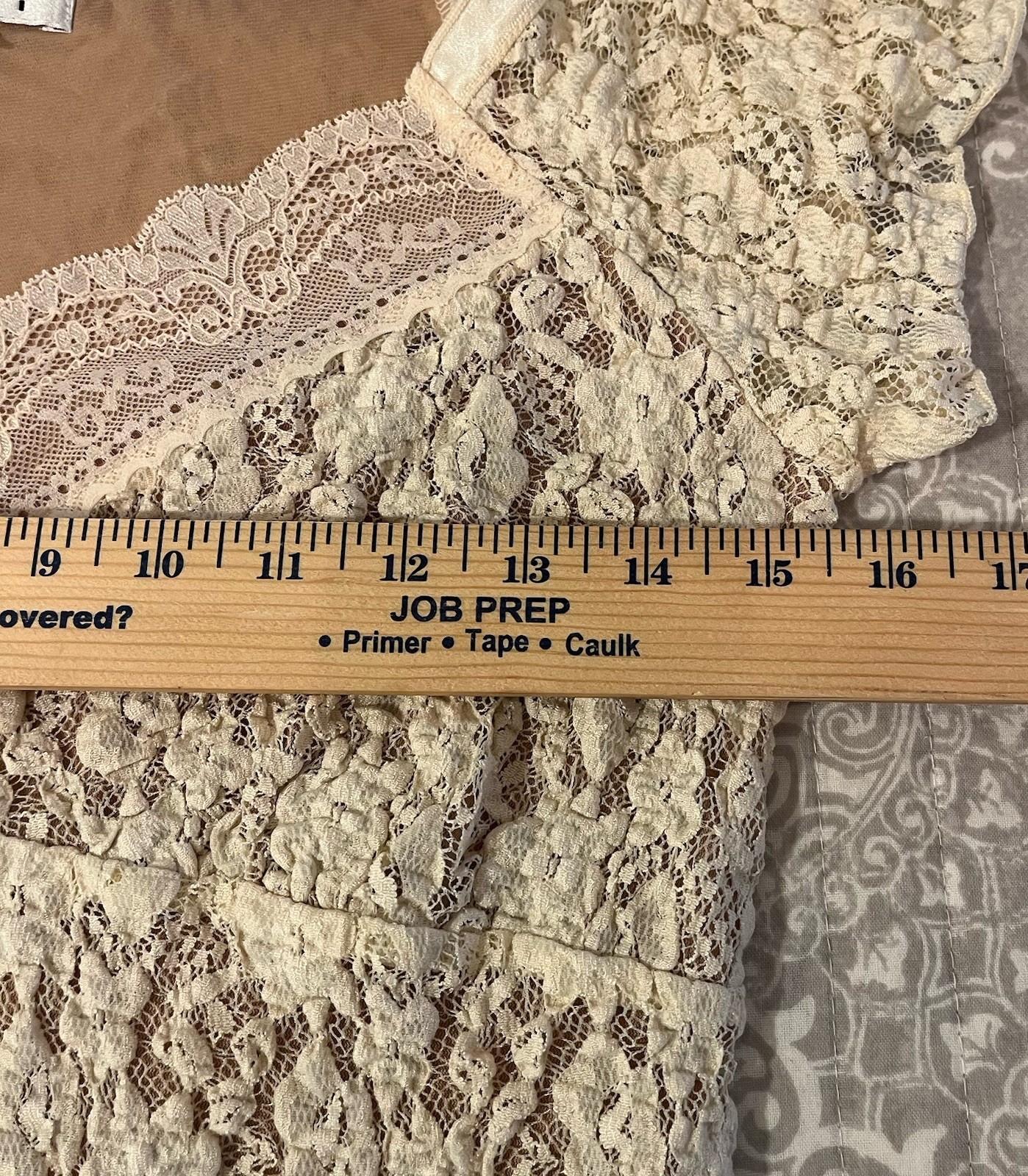 Cabi Cream Beige Lace Blouse Medium Floral Overlay Sheer Romantic Cap Sleeve Top
