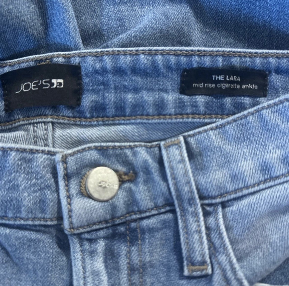 Joe’s Women’s Slim Mid Rise Cigarette Ankle Jeans Light Wash Frayed Hem