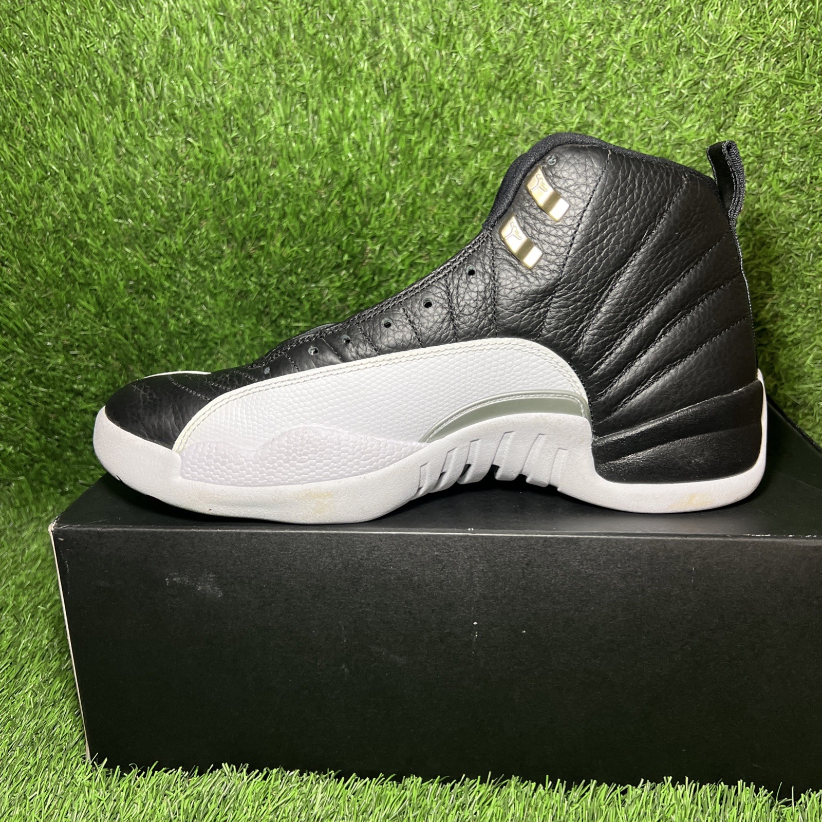 Size 10.5 – RIGHT SHOE ONLY Jordan 12 Retro Mid Playoff ONLY 1 Shoe