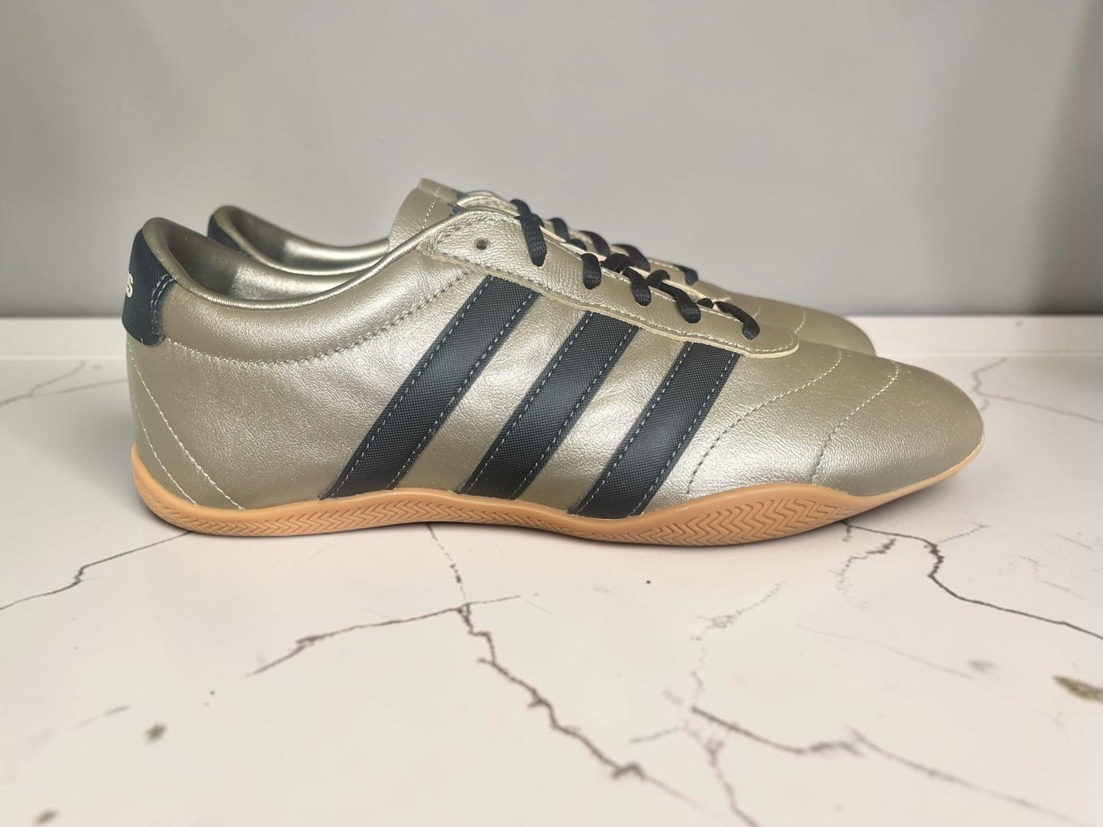 adidas Men’s Low-Top Lace-Up Athletic Sneakers Silver/Black Gum NEW