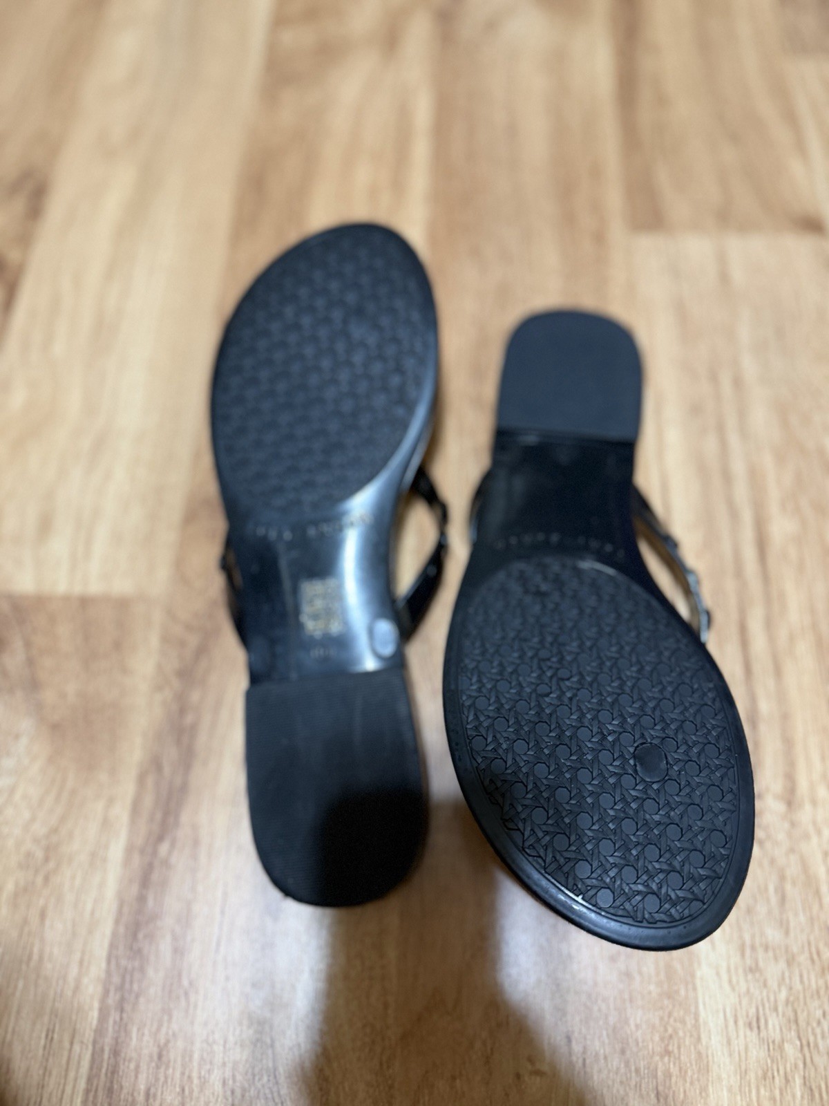 Tory Burch Women’s Black Rubber Thong Slip-On Sandals Logo Studded Straps