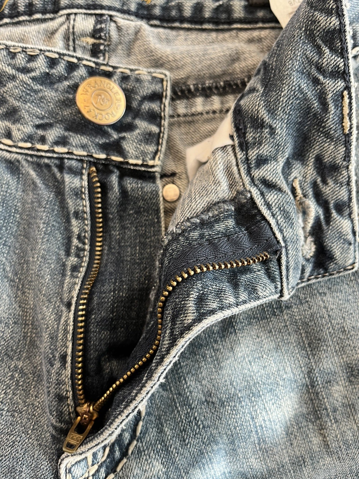 Wrangler Rock 47 Jeans Men’s Relaxed Boot Cut Thick Stitch Denim Size 32×36