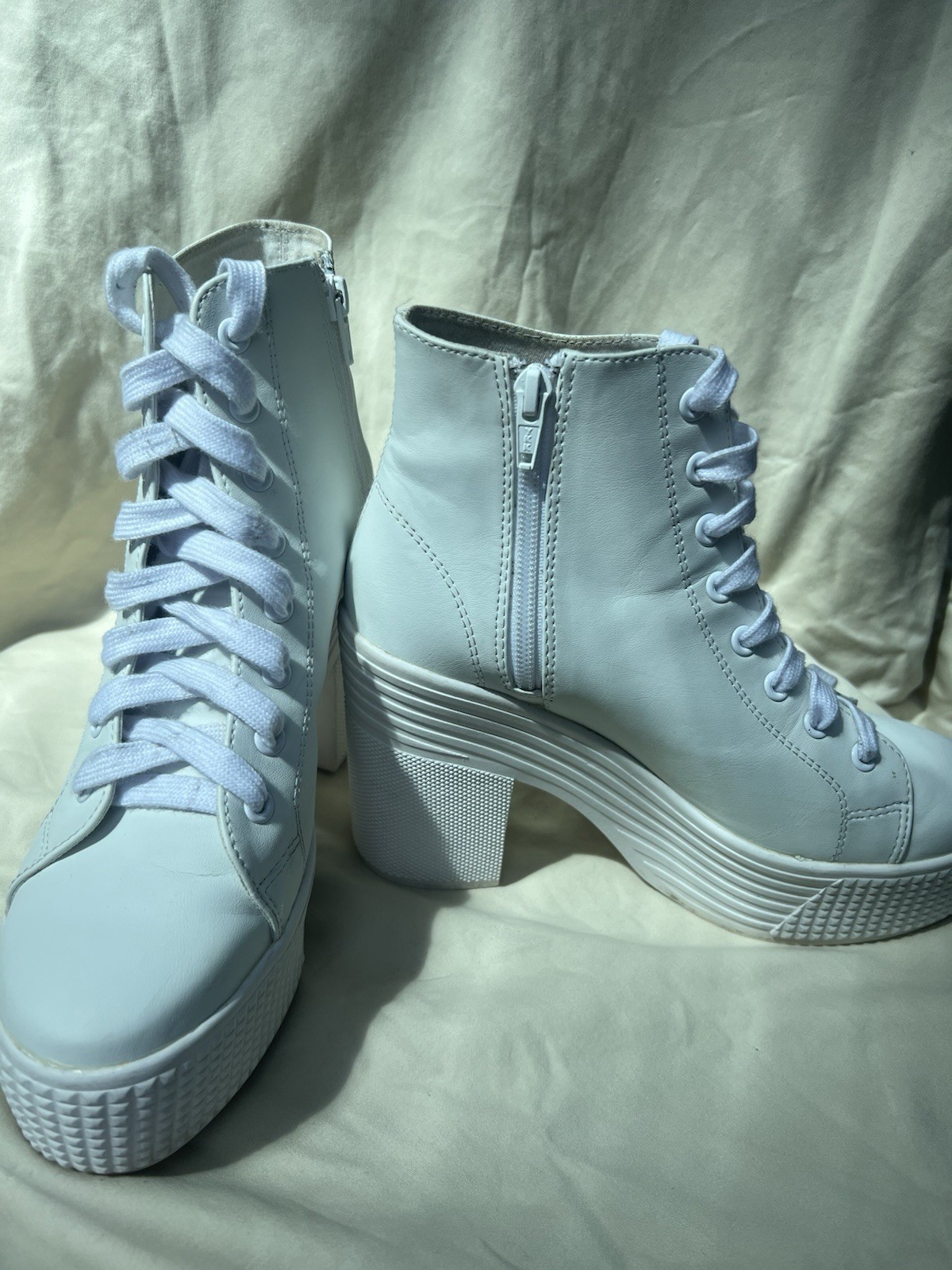 BC White Lace-Up Side Zip Ankle Bootie Round Toe Lined US 9 EU 39 UK 6