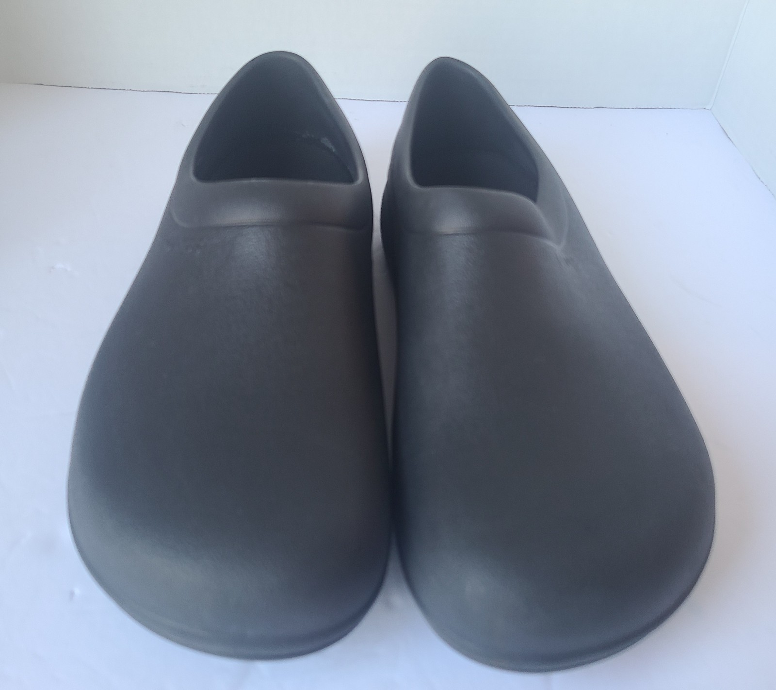 Crocs M8 W10 Bistro Black at Work Clog Shoes Slip Resistant Nursing Chef Comfort
