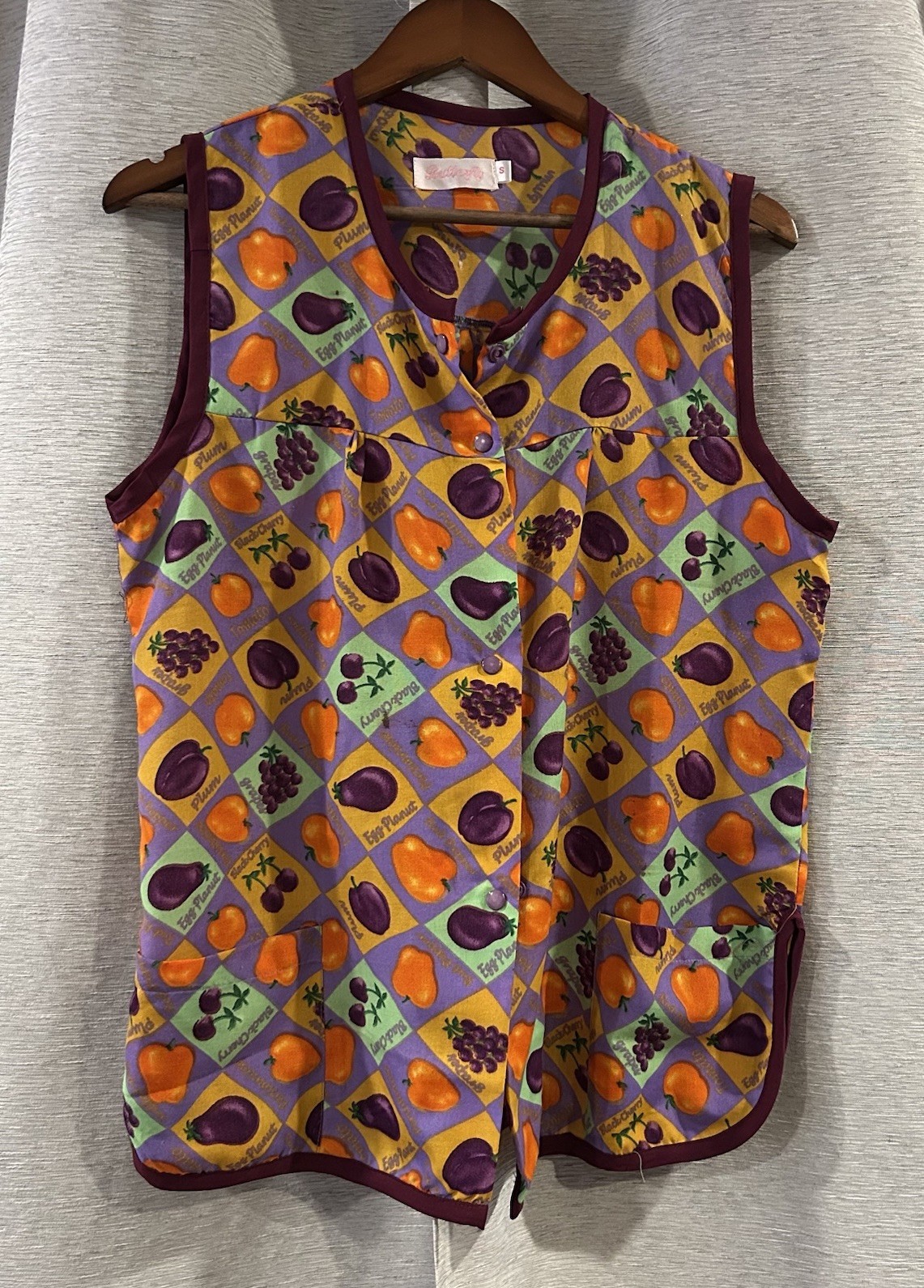 Vintage Fruit & Veggie Graphic All Over Print Size Small