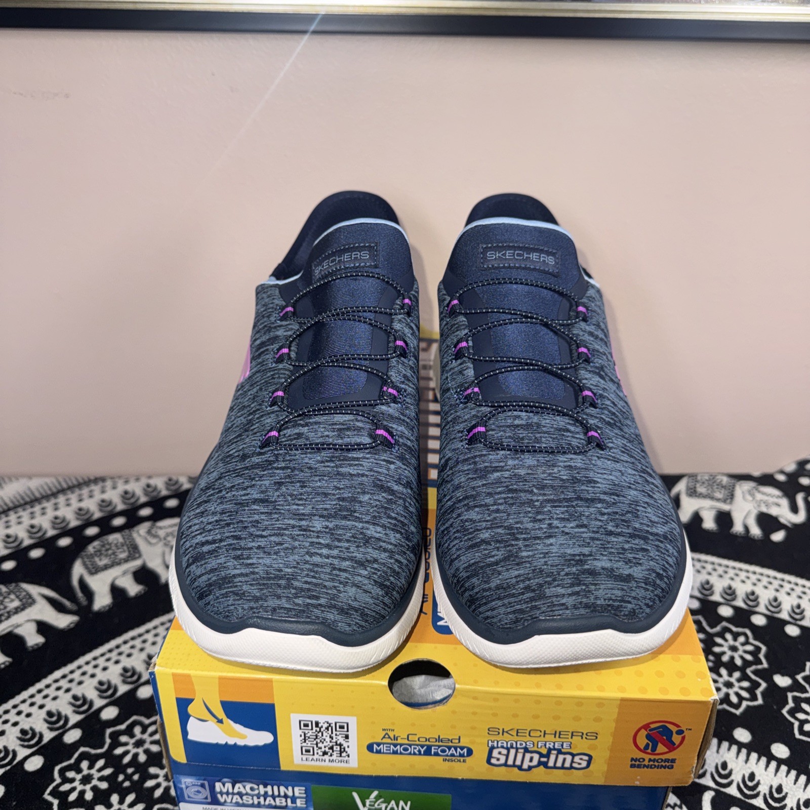 Blue Skechers Women’s Hands Free Slip-Ins 9.5 wide