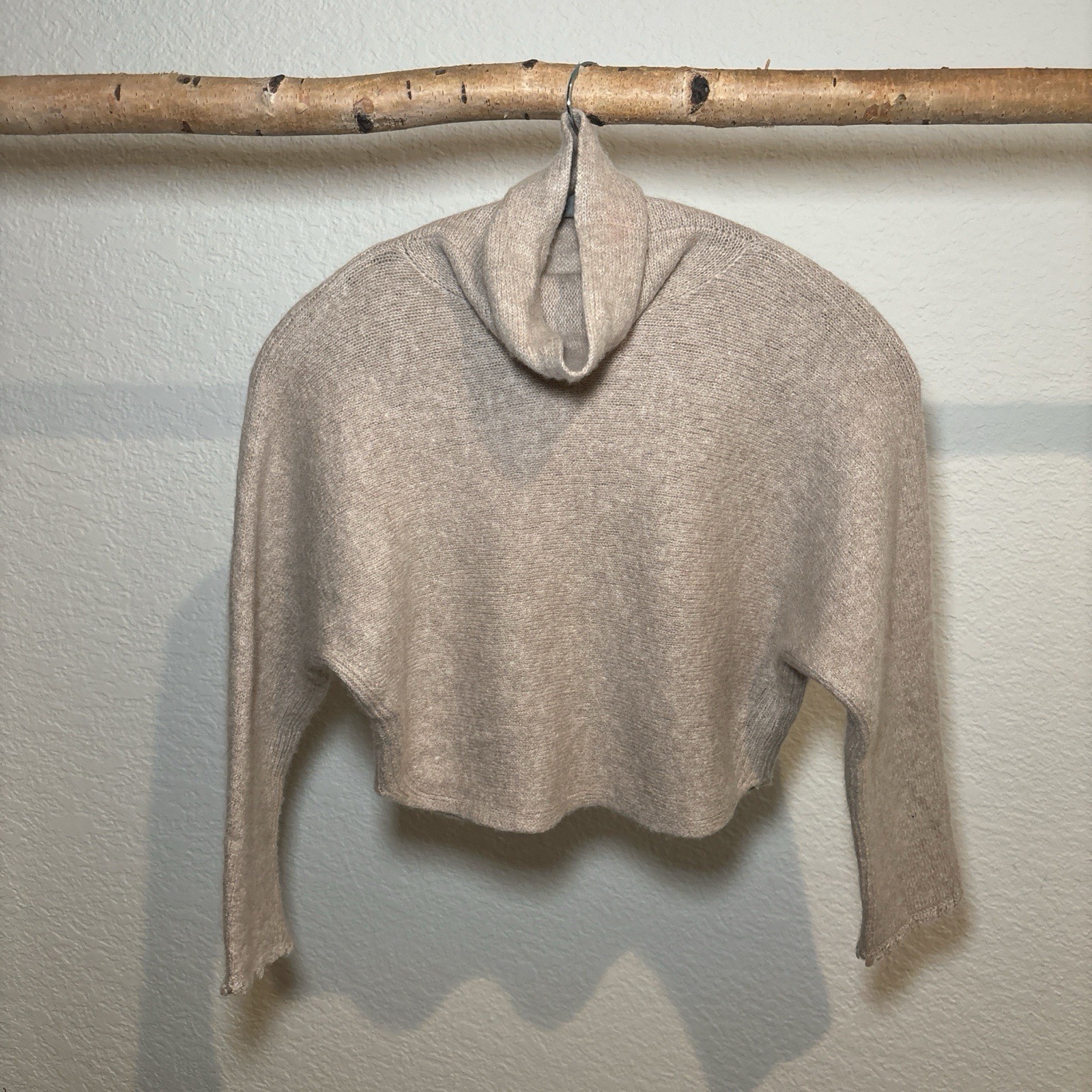 vince cashmere beige cropped turtleneck sweater