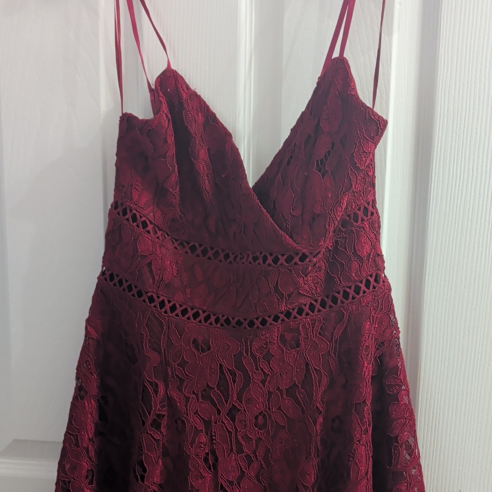 Mi Ami Burgundy Floral Lace V-Neck Strappy Sleeveless Midi Dress S Zip