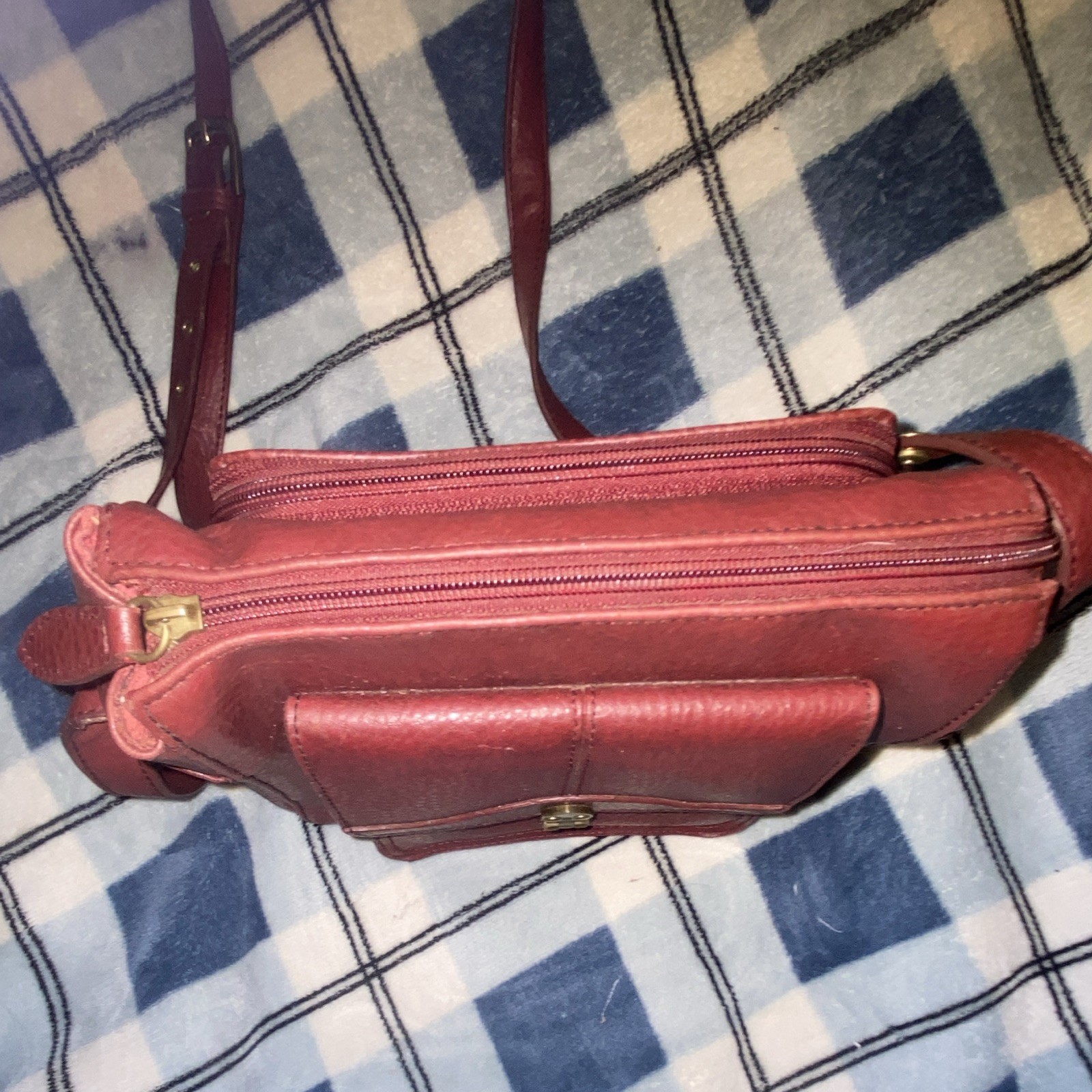 Relic Burgundy Pebbled Small Crossbody Bag Turn Lock Zip Adjustable Strap