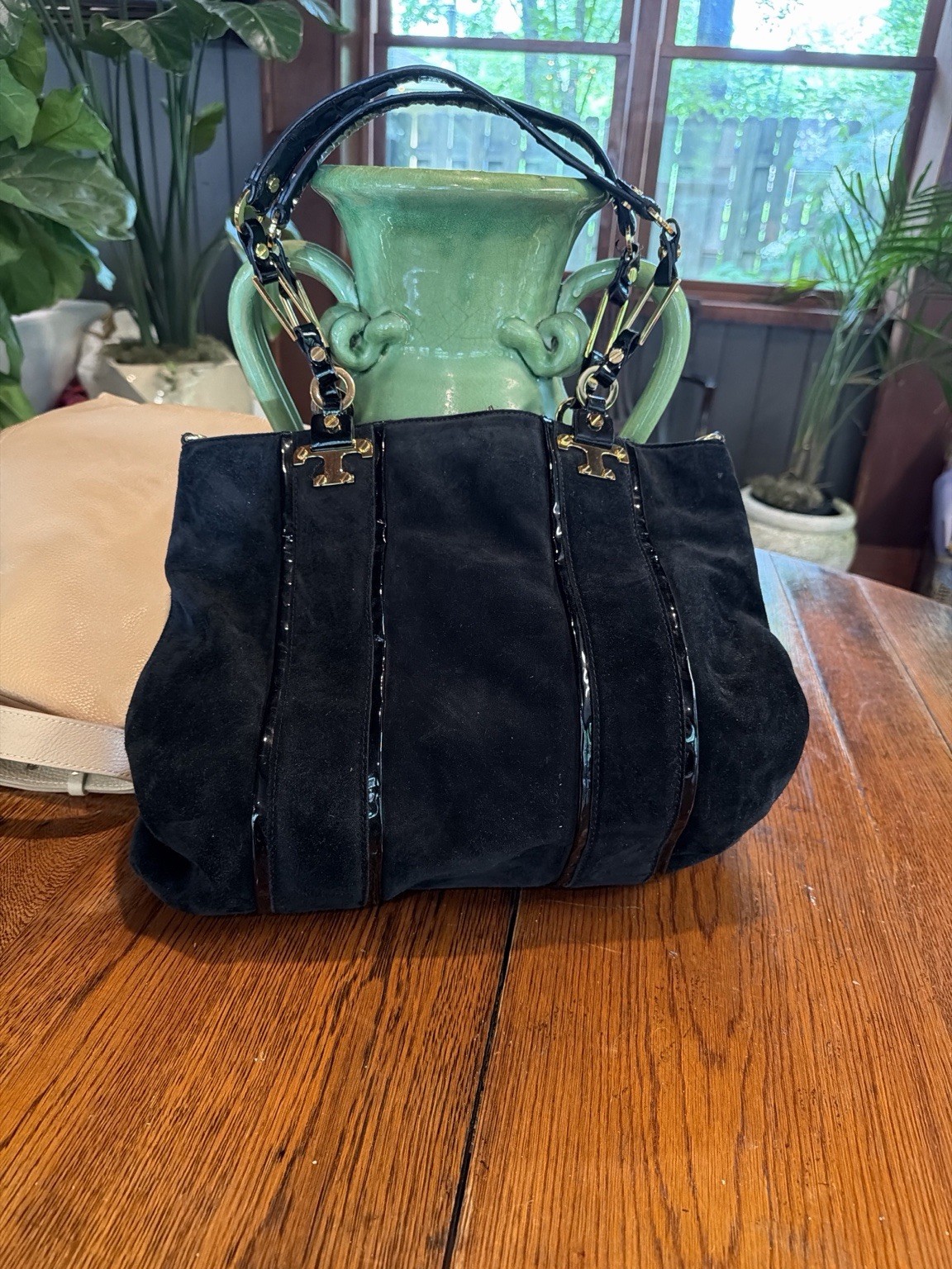 Tory Burch Black Shoulder Bag Gold Hardware Logo Accents Lined Inner Pockets