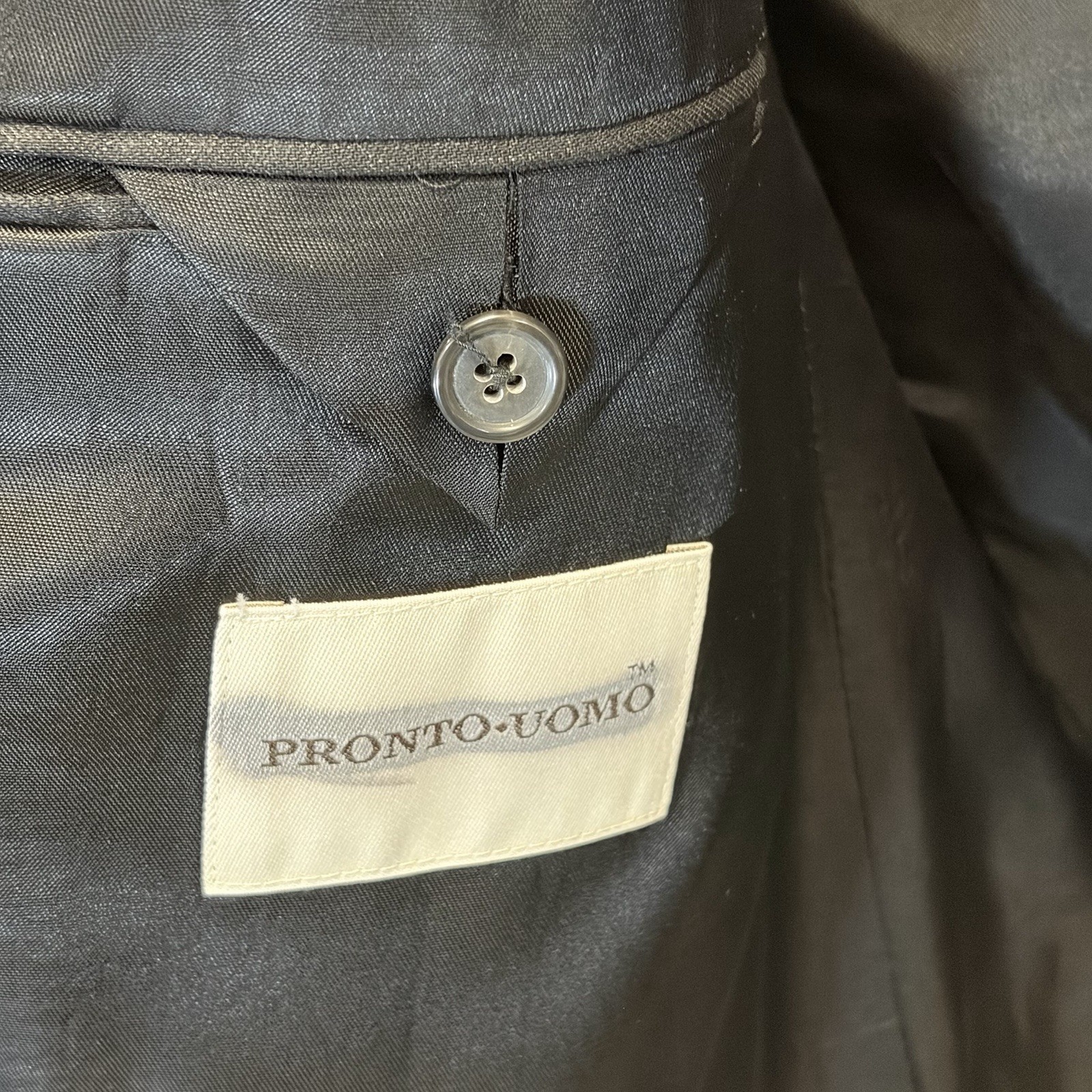 Vtg Pronto Uomo Mens 46R Suit 100% Wool Black 2 Button Ventless Pleated 41×27.5