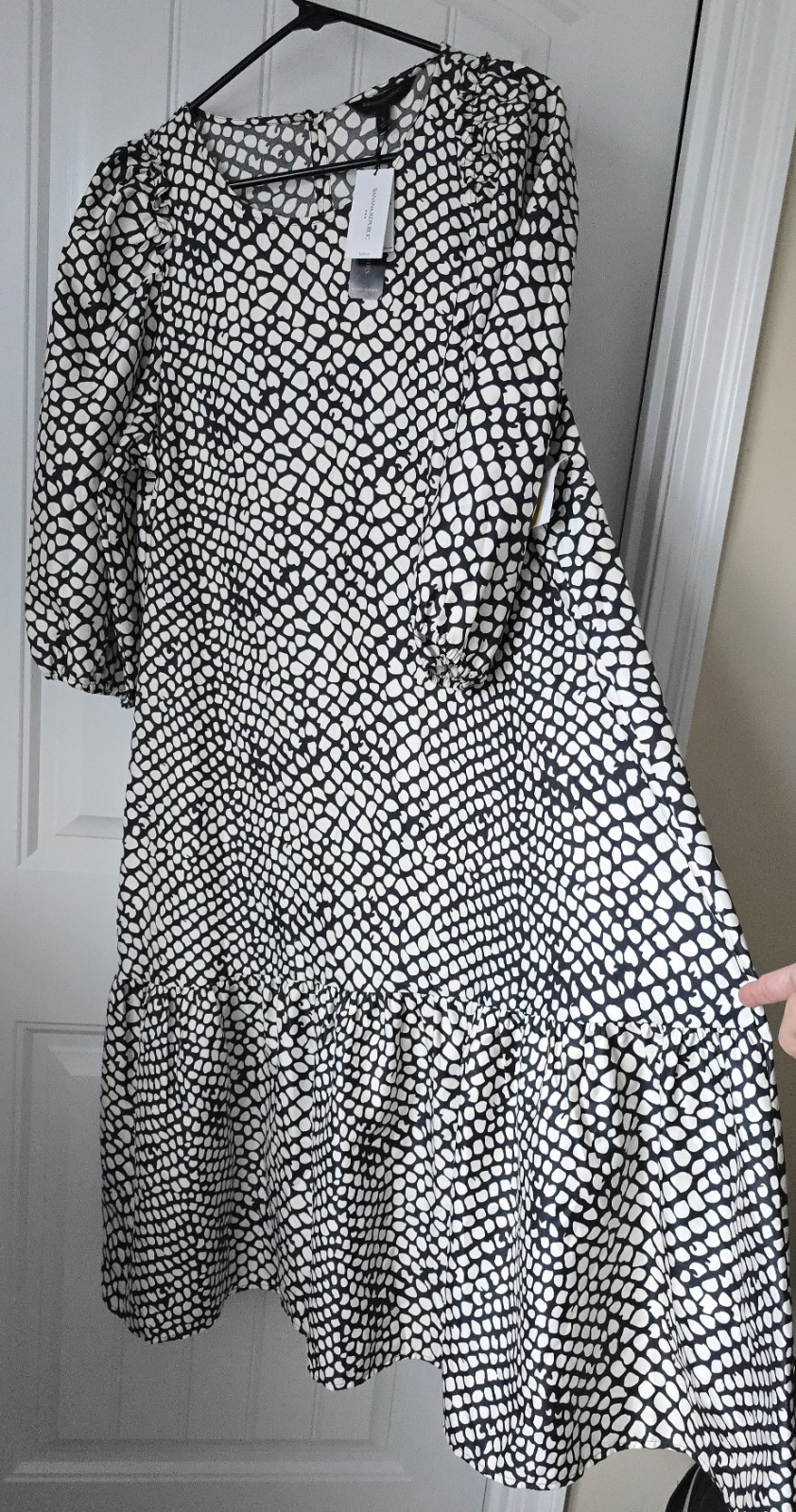 Banana Republic Black and White Volume Sleeve Midi Dress – NWT
