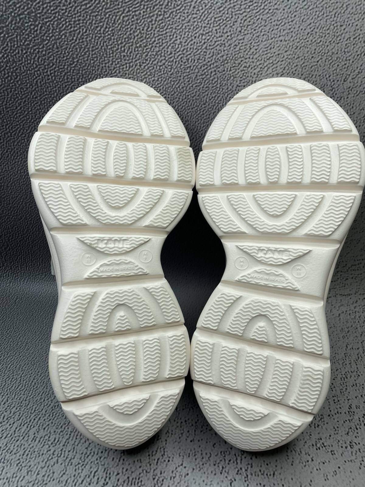 Kane Revive Shoes Stone Cream Gray Vented Rubber Sneakers Size US M 6 W 8