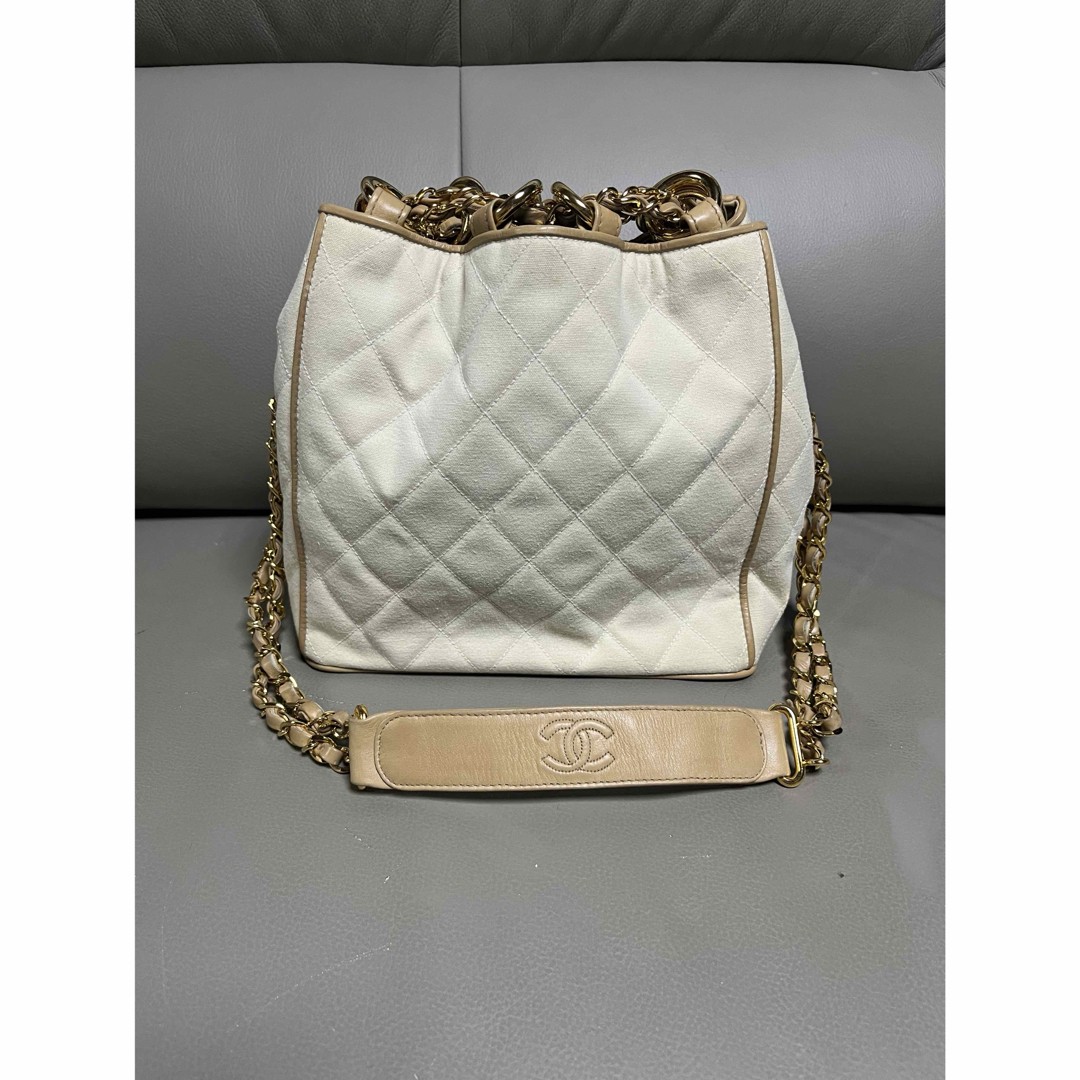 CHANEL Chain Shoulder Bag Leather Matelasse Ivory Beige Size: W:8.7 × H:7.9 in.