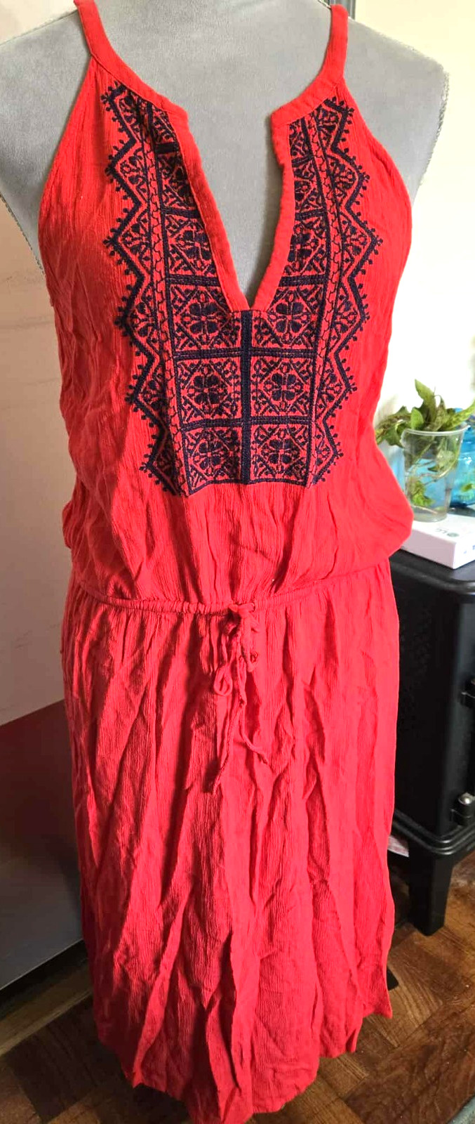 Gap Womens Sleeveless Crinkle Gauze Dress Sz S Red w/black Embroidery A112
