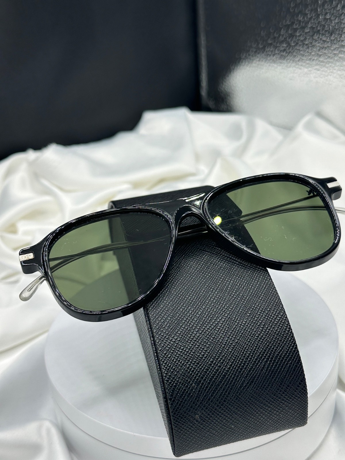 PRADA Unisex Sunglasses w/ case. Lightweight.See pics.