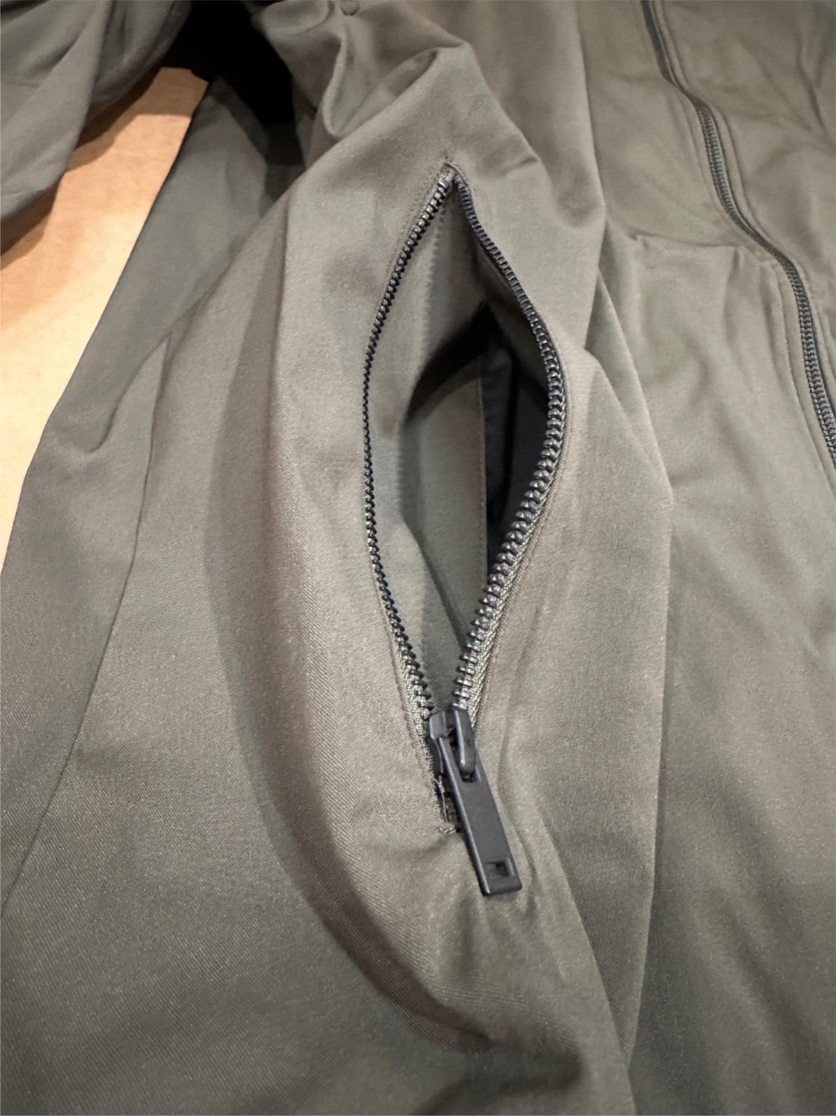 Authentic Men’s Theory Neoteric Tremont Jacket in Kombu Green MSRP $465.00