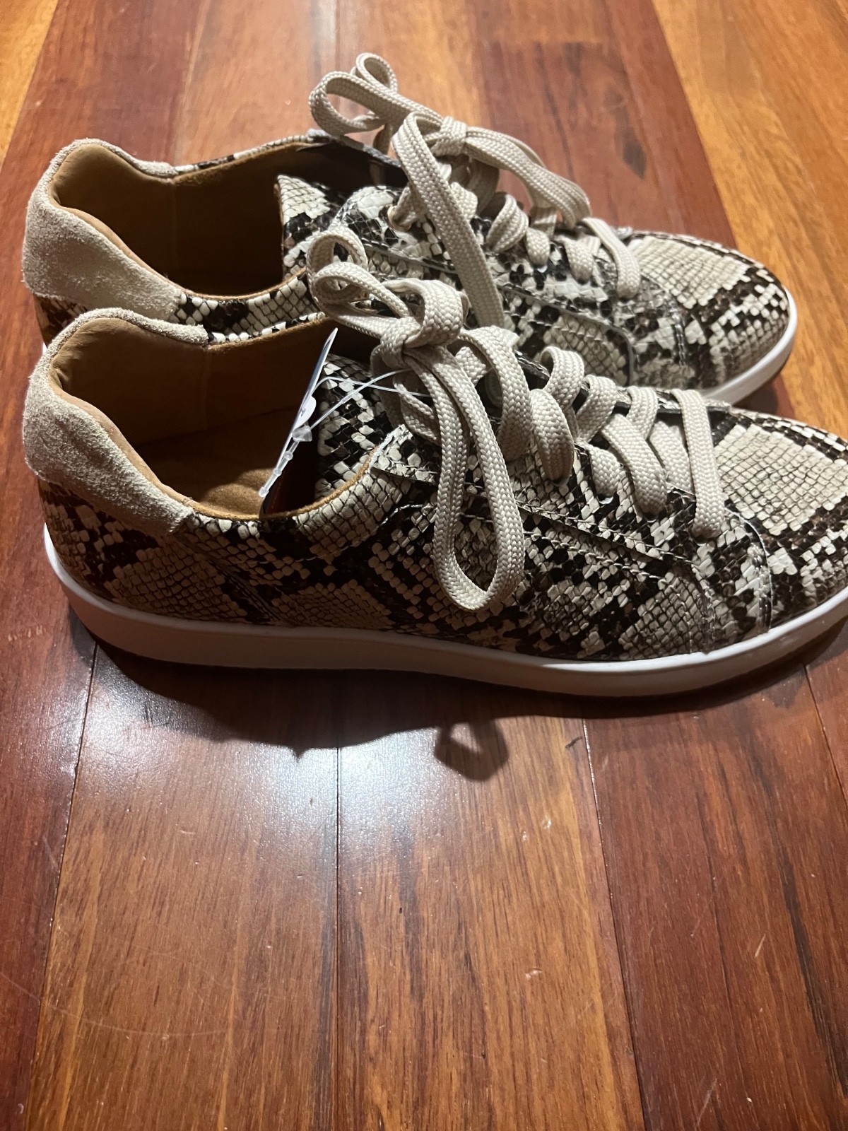 Brand New Aetrex Blake Comfort Sneaker Size 8.5 Free Shipping