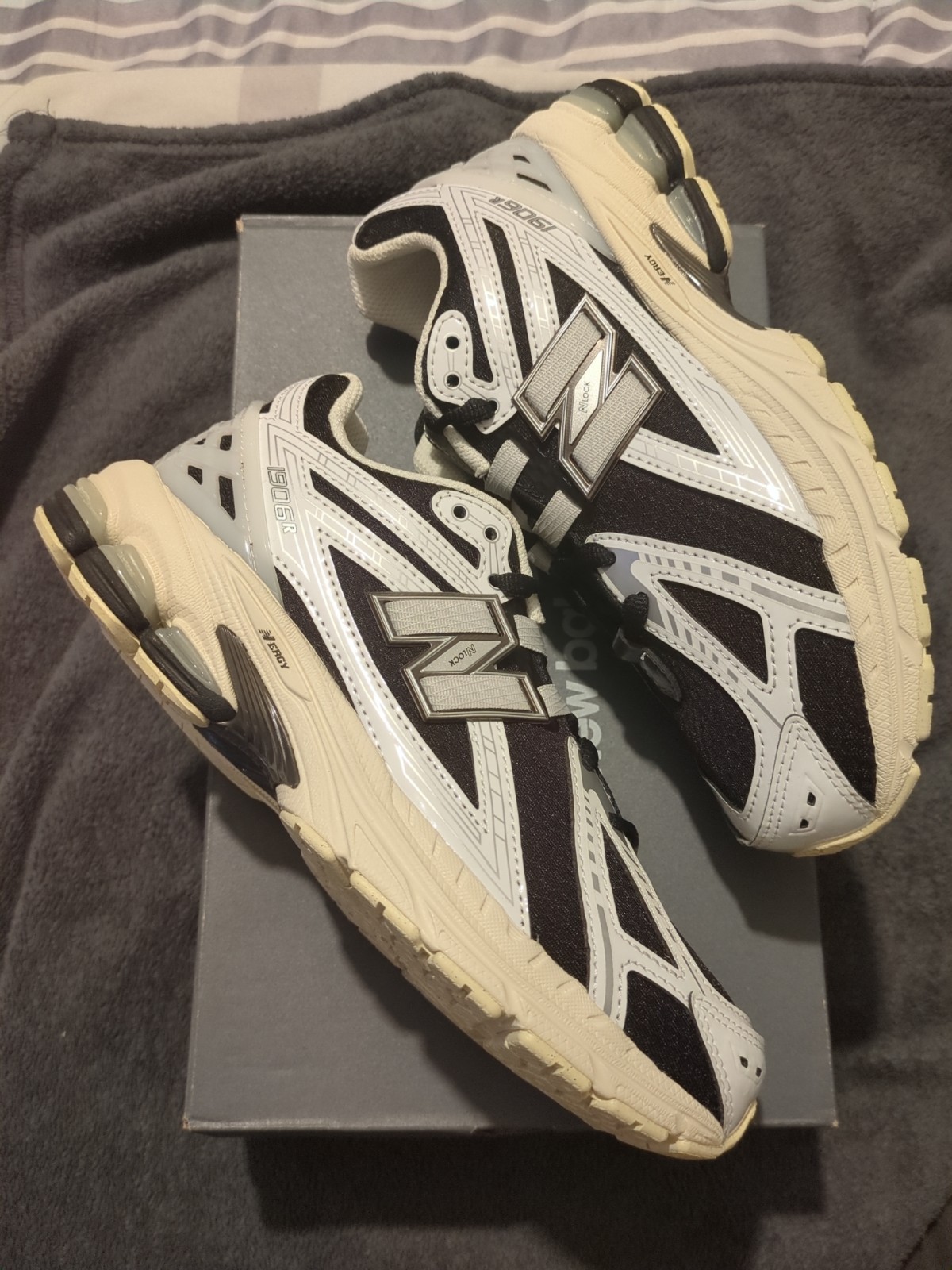 New Balance 1906 White/Black Size 5.5 Kids GC1906CI Brand New