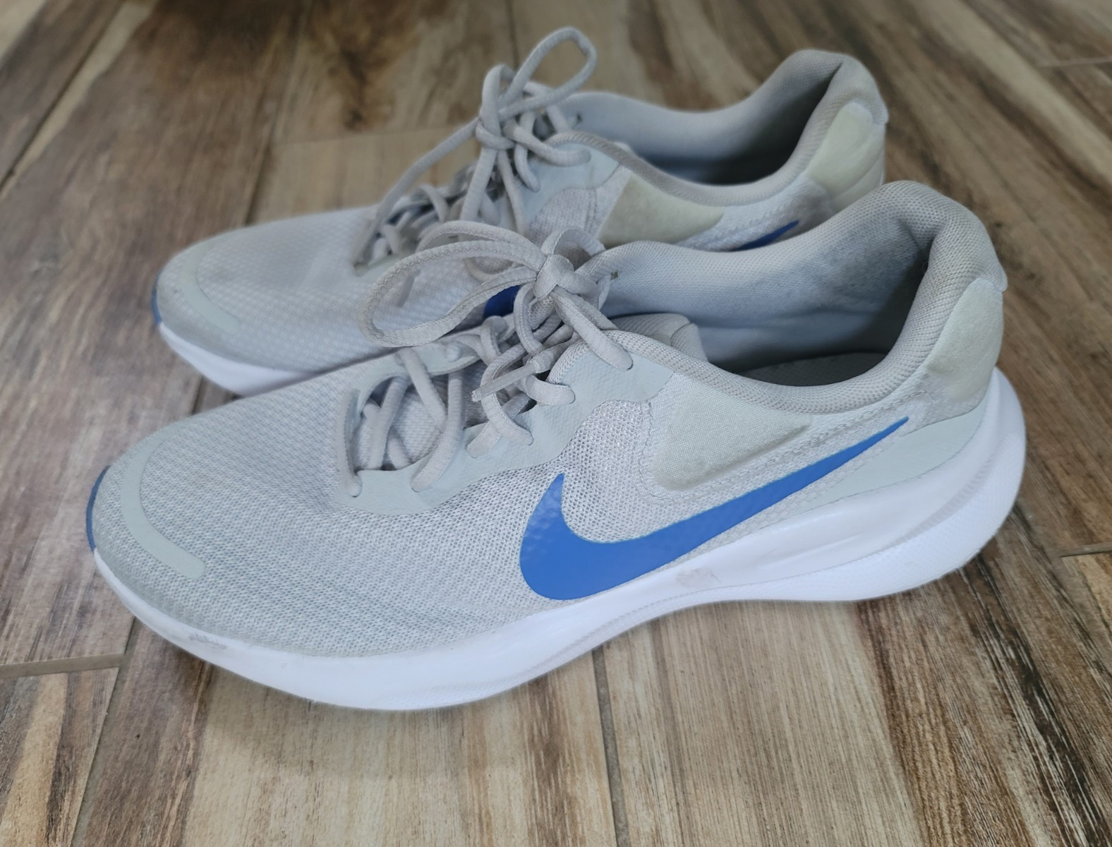 Nike Revolution 7 Women’s Trainers Gray Blue Running Sneakers Comfort Size10