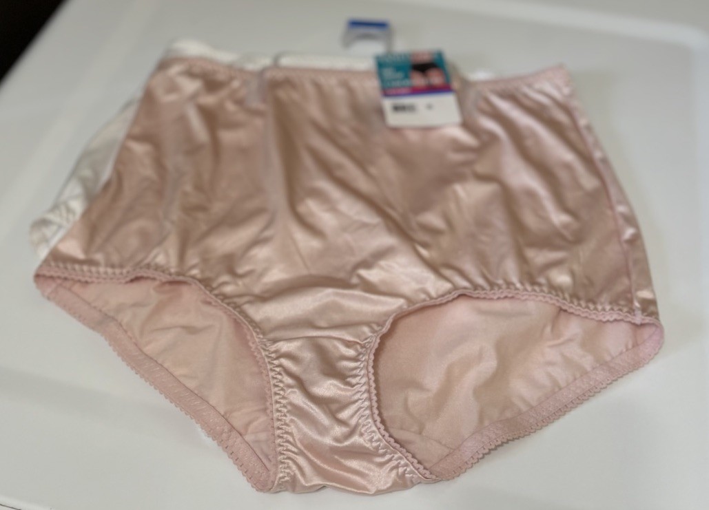 2 Vanity Fair Women’s 3XL (10) Light Control Undershapers Briefs Panties