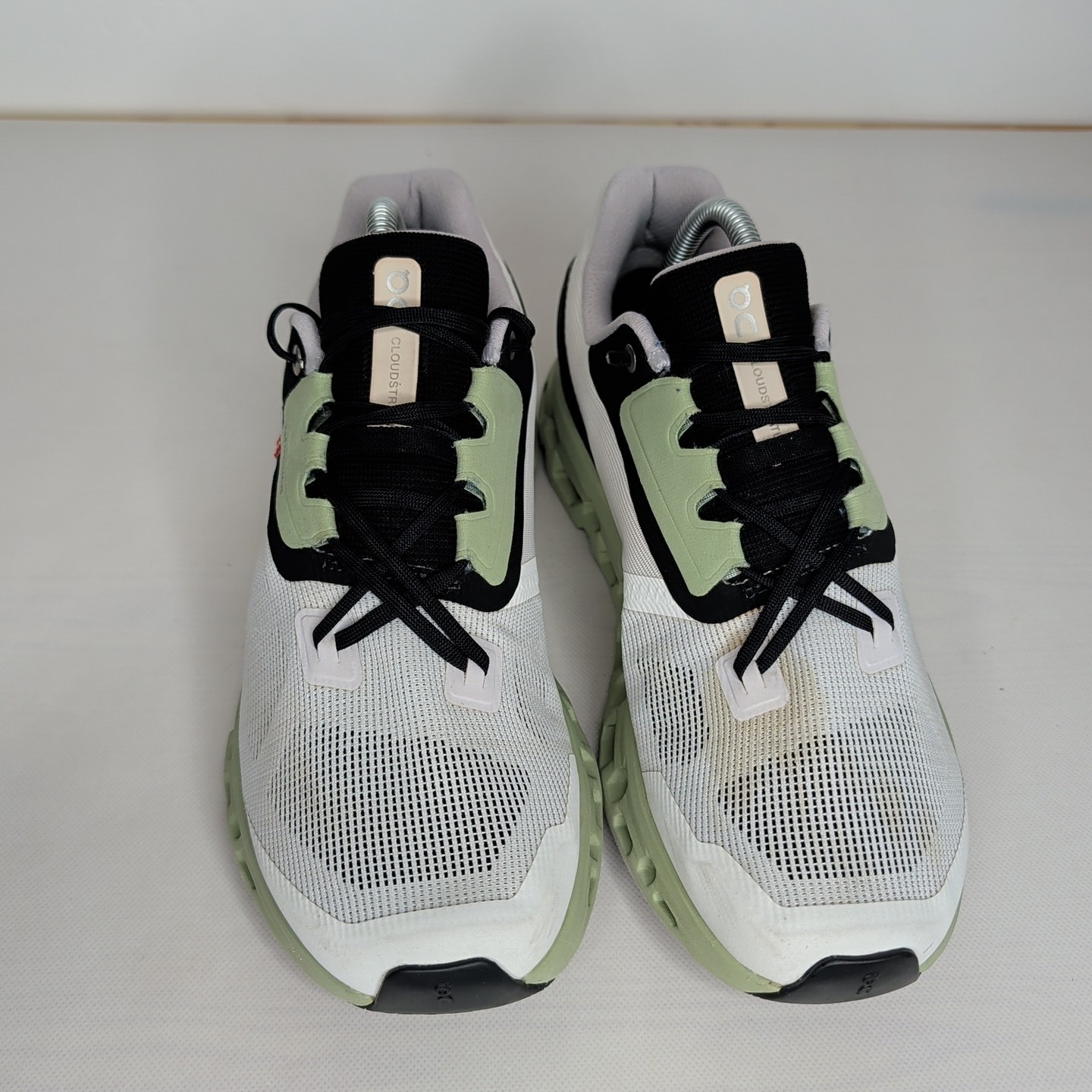 On Cloudstratus Running Shoes Sneakers Women 10 White Moss Athleisure