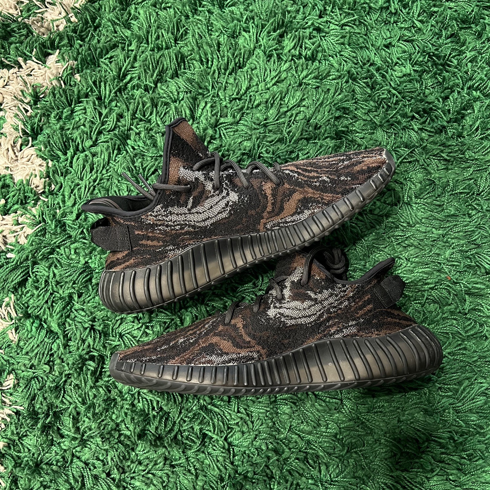 (11.5M) adidas Yeezy Boost 350 V2 MX Rock