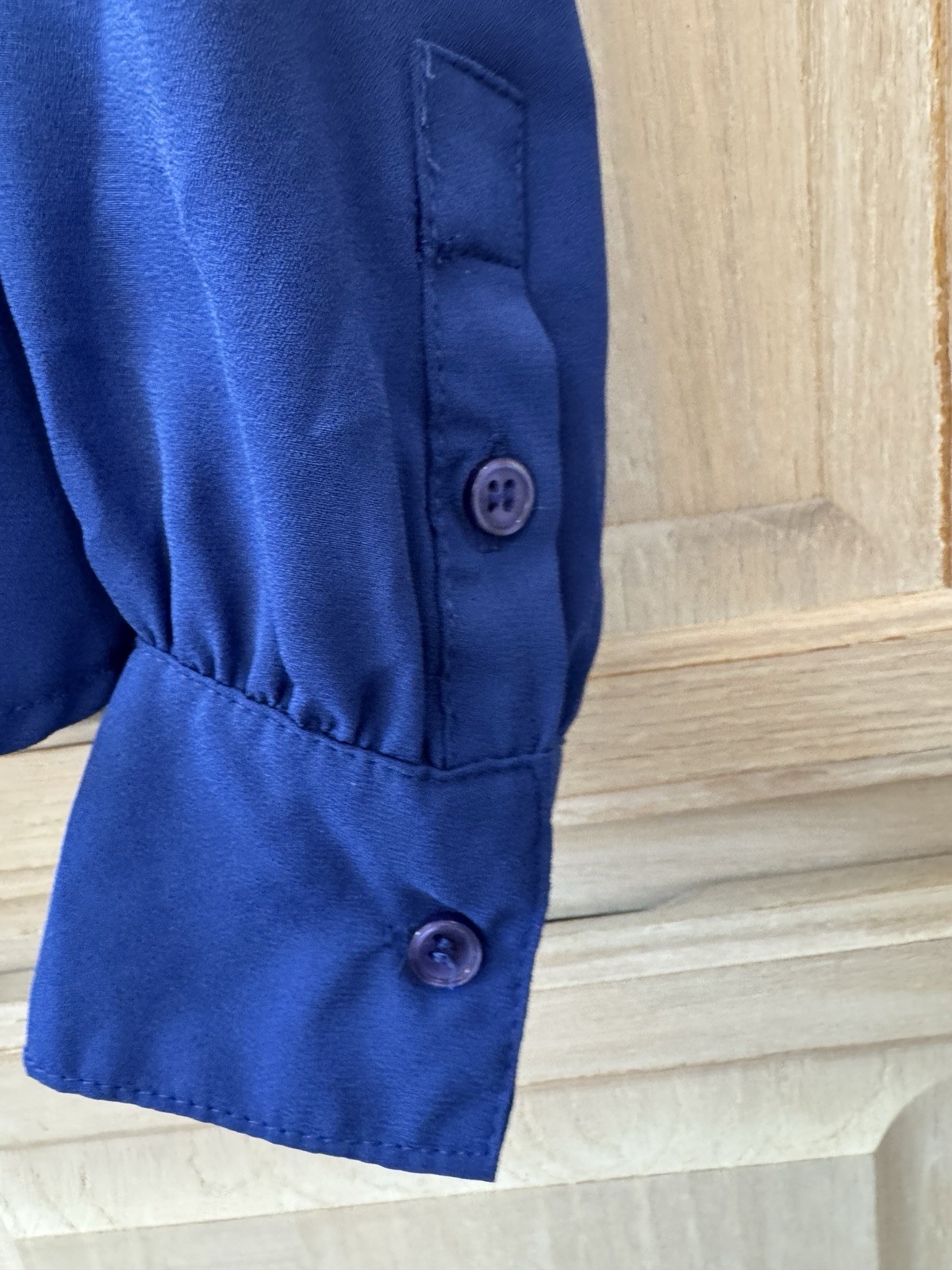 NWOT New York & Co. Blue Collared V-Neck Popover Button Back Trim Blouse Small