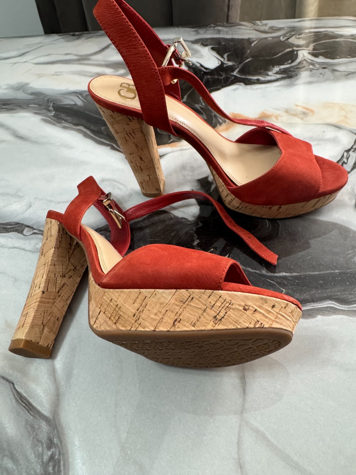 Comfortable sandal-heel Shoe, fairly used, perfect for all occasions