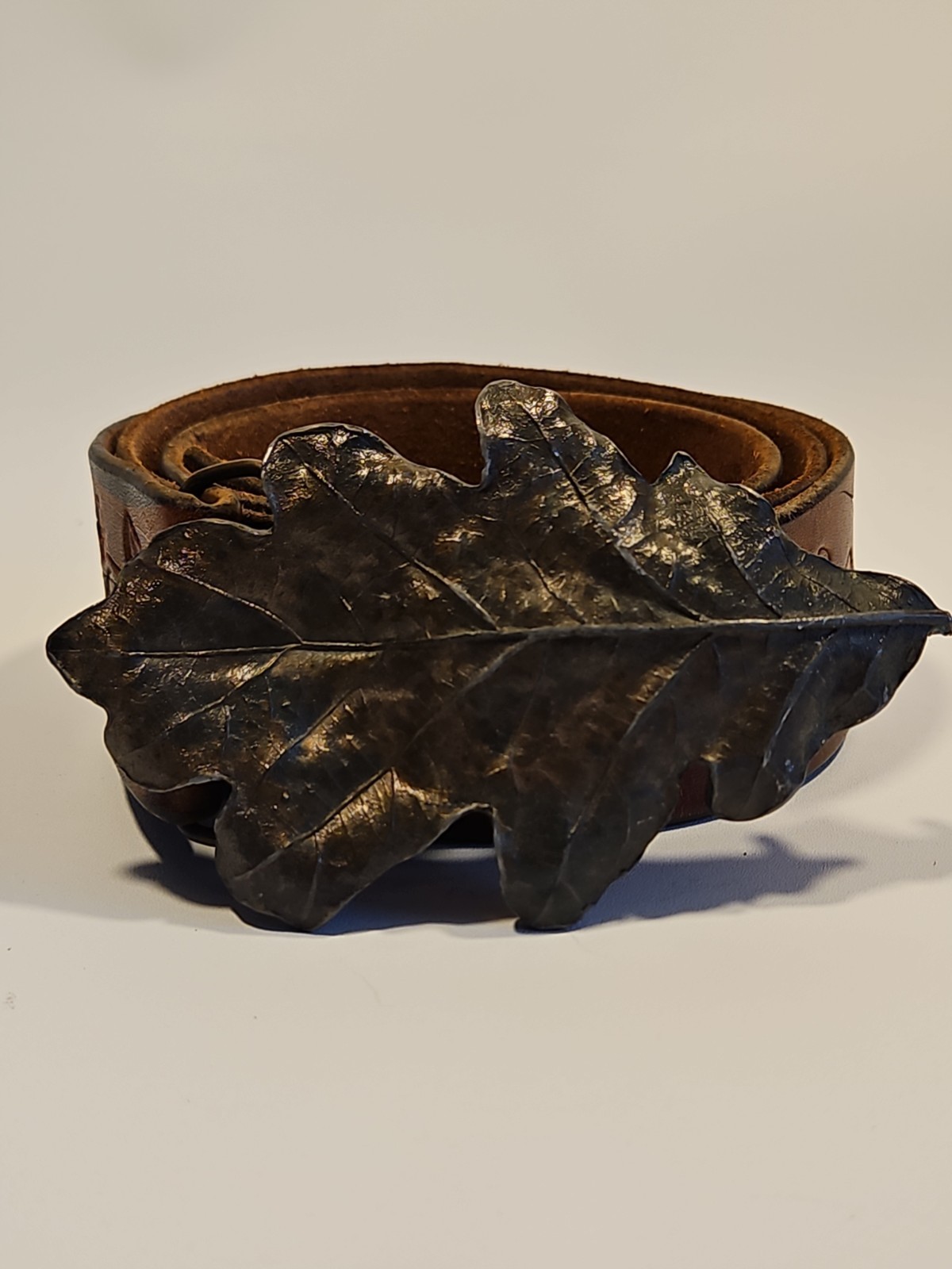 1974 BERGAMOT Brass Works Oak Leaf Buckle Floral Hand-tooled Brown Leather Belt