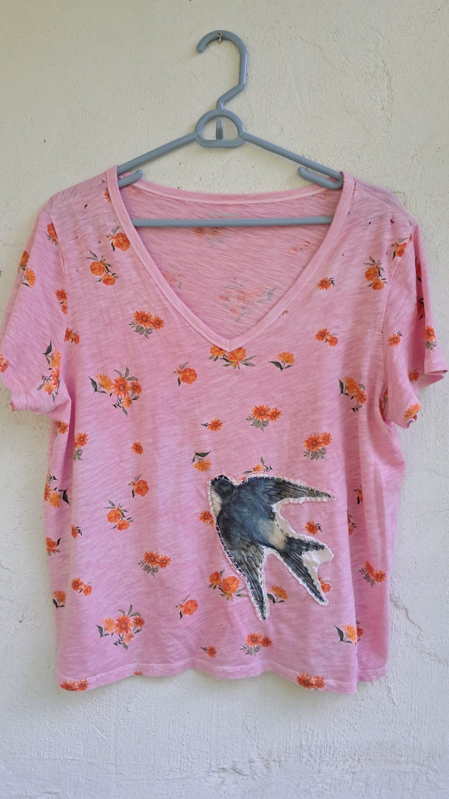 Upcycled OOAK Distressed Pink Floral T-Shirt With Swallow Bird Applique Sz L