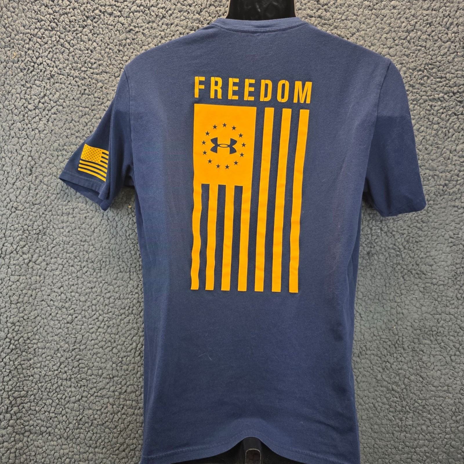 Under Armour Freedom Flag T-Shirt L Blue Heatgear Casual Athletic Outdoor Sporty