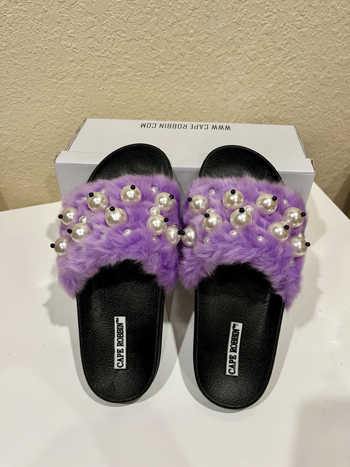 Cape Robbin Moira Women Slip On Skids Sandal Purple Faux Fur & Pearl Accent