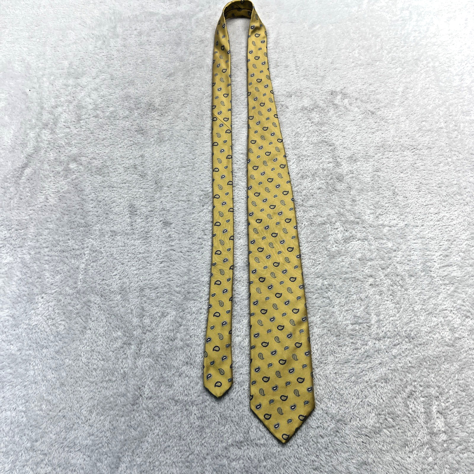 Brooks Brothers Irregular Gold Paisley Mens Necktie 3.25×58.5” Silk Made In USA
