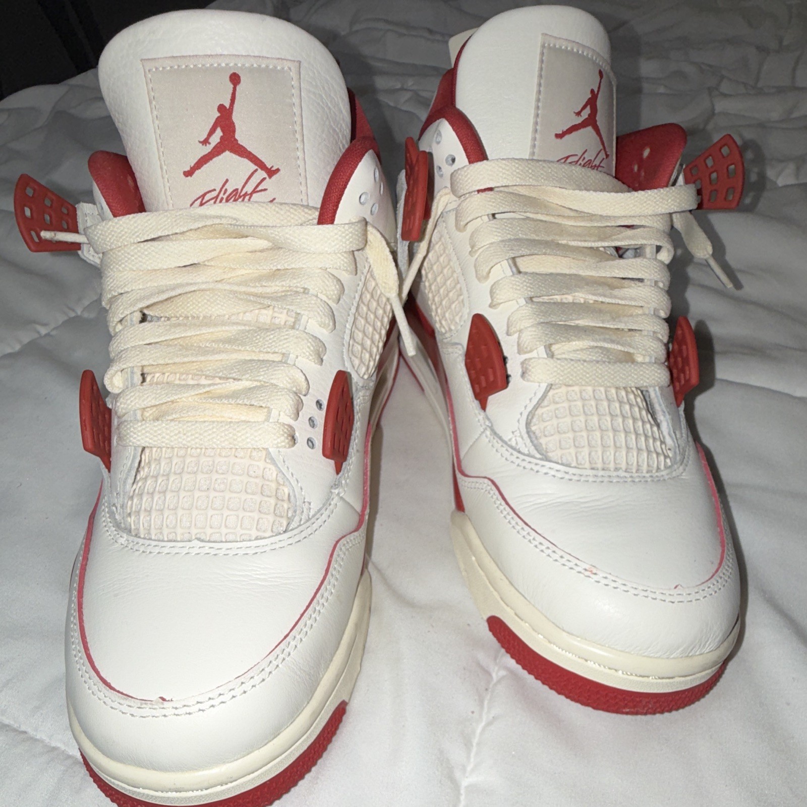 Mens Valentine’s Day 4s sz 9.5 worn only once no scuffs no crease still fresh
