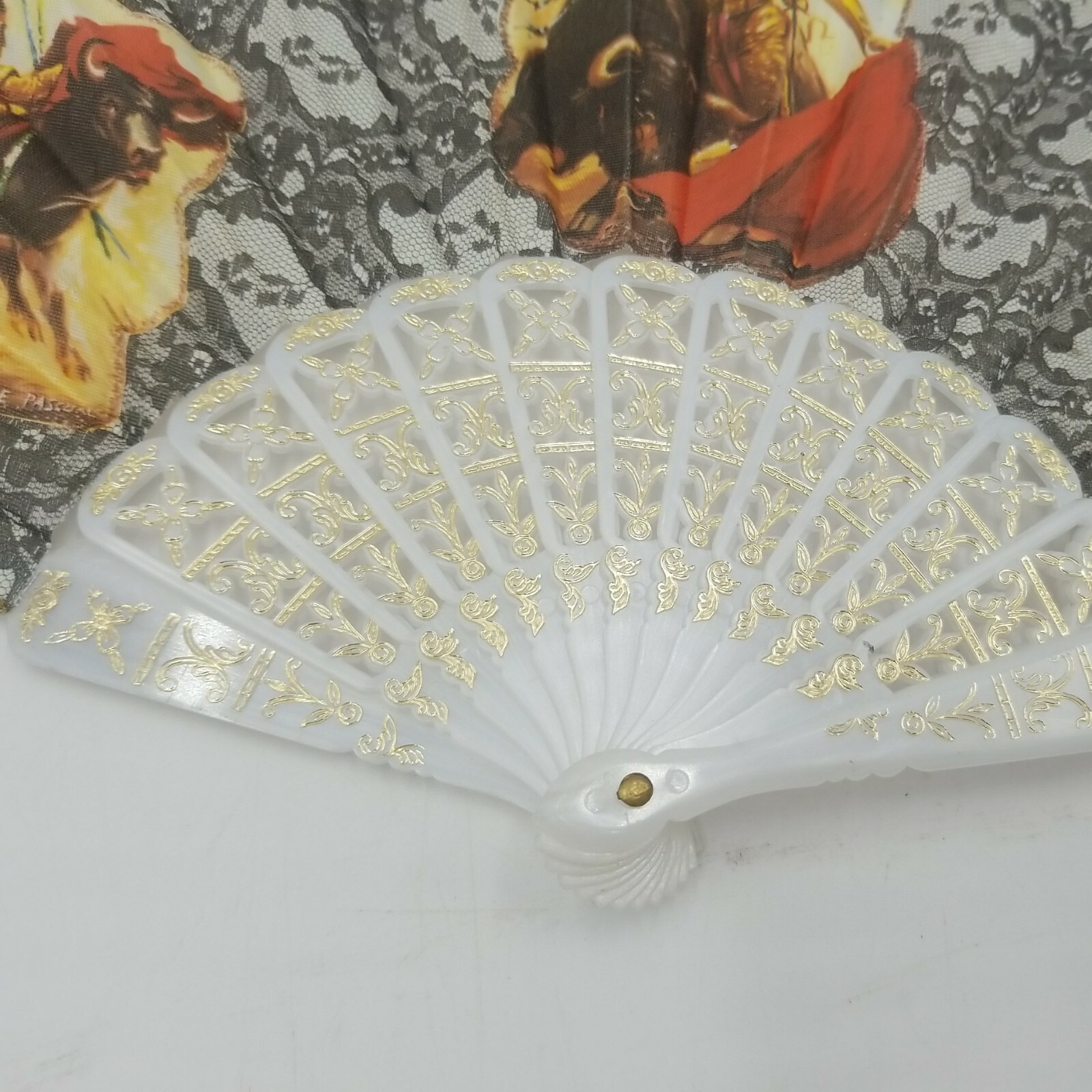 Spanish Style Lace Print Fabric Plastic Handle Bull Fighting Vintage Folding Fan