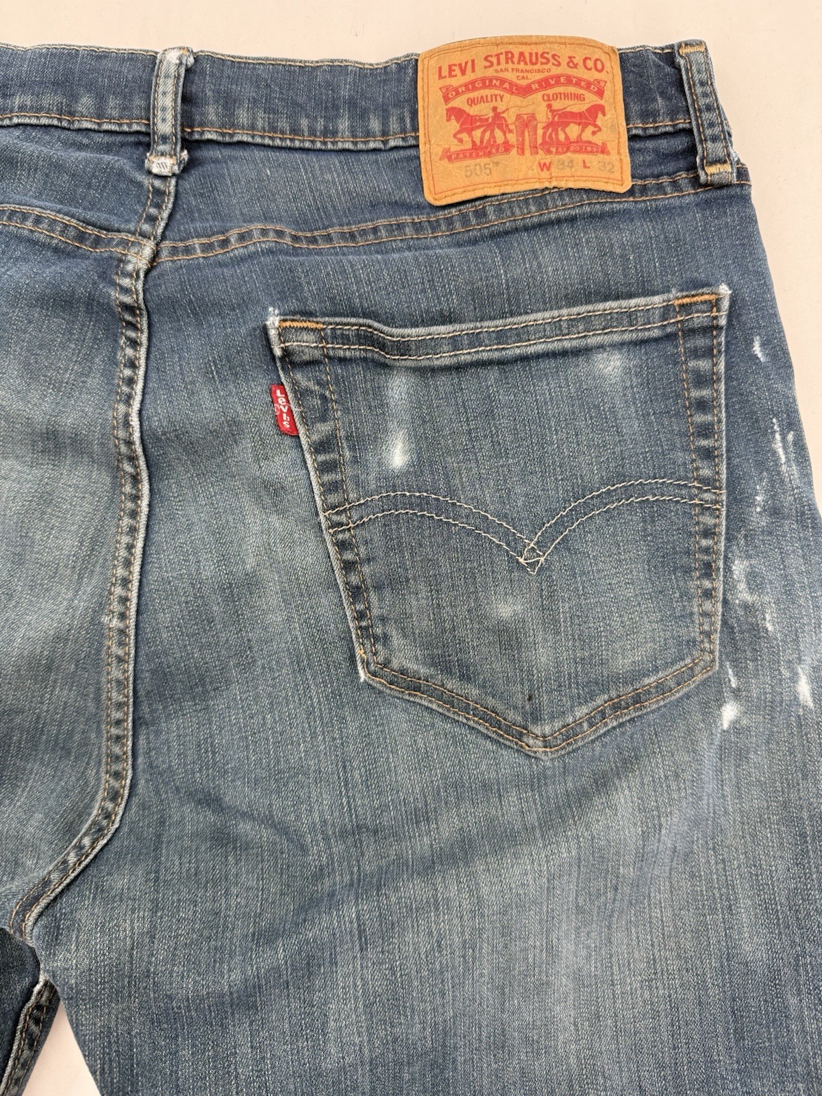Levi’s 505 Jeans Men’s 34×32 Regular Fit Straight Leg Med Stonewash Zipper Fly