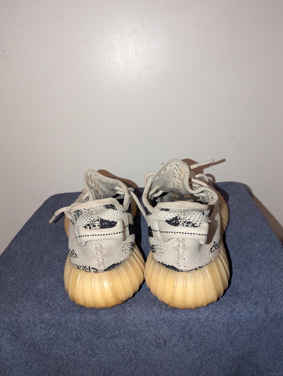 Adidas Yeezy Boost 350 V2 Zebra Mens Size 10 CP9654 White Black Sneakers