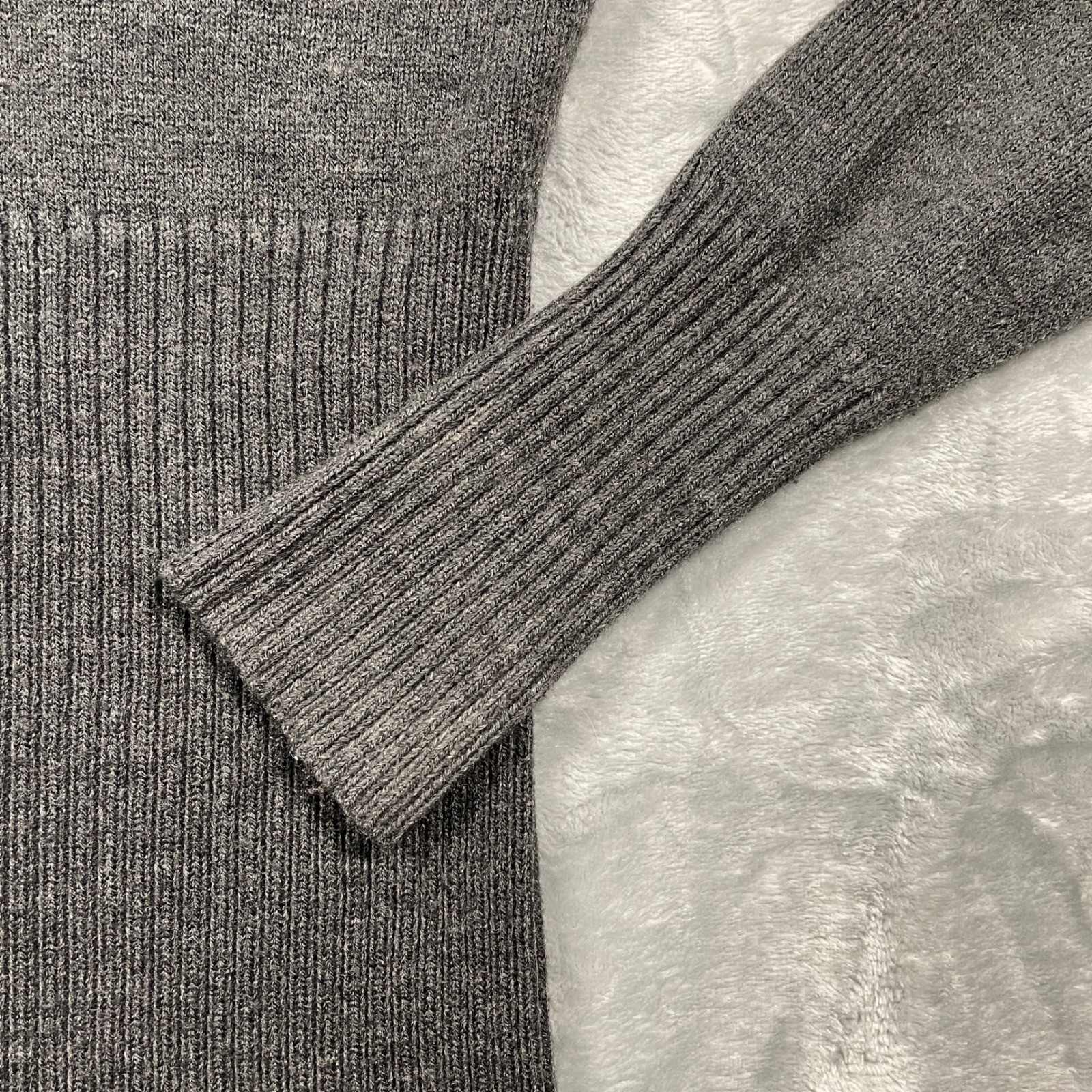 Guess Cold Shoulder Sweater Womens Gray Rhinestone Logo Ribbed Knit V-Neck Large