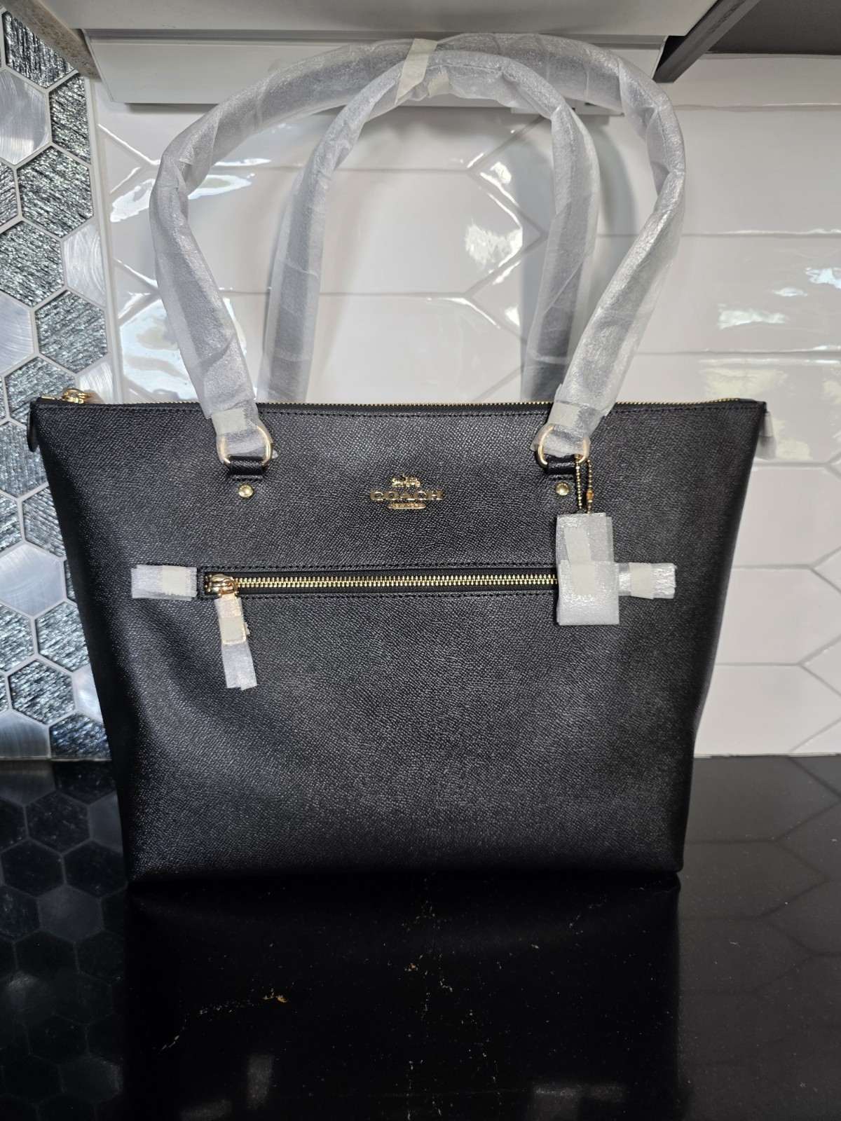 Coach Large Gallery Crossgrain Leather Tote for Women – Black (F79608)