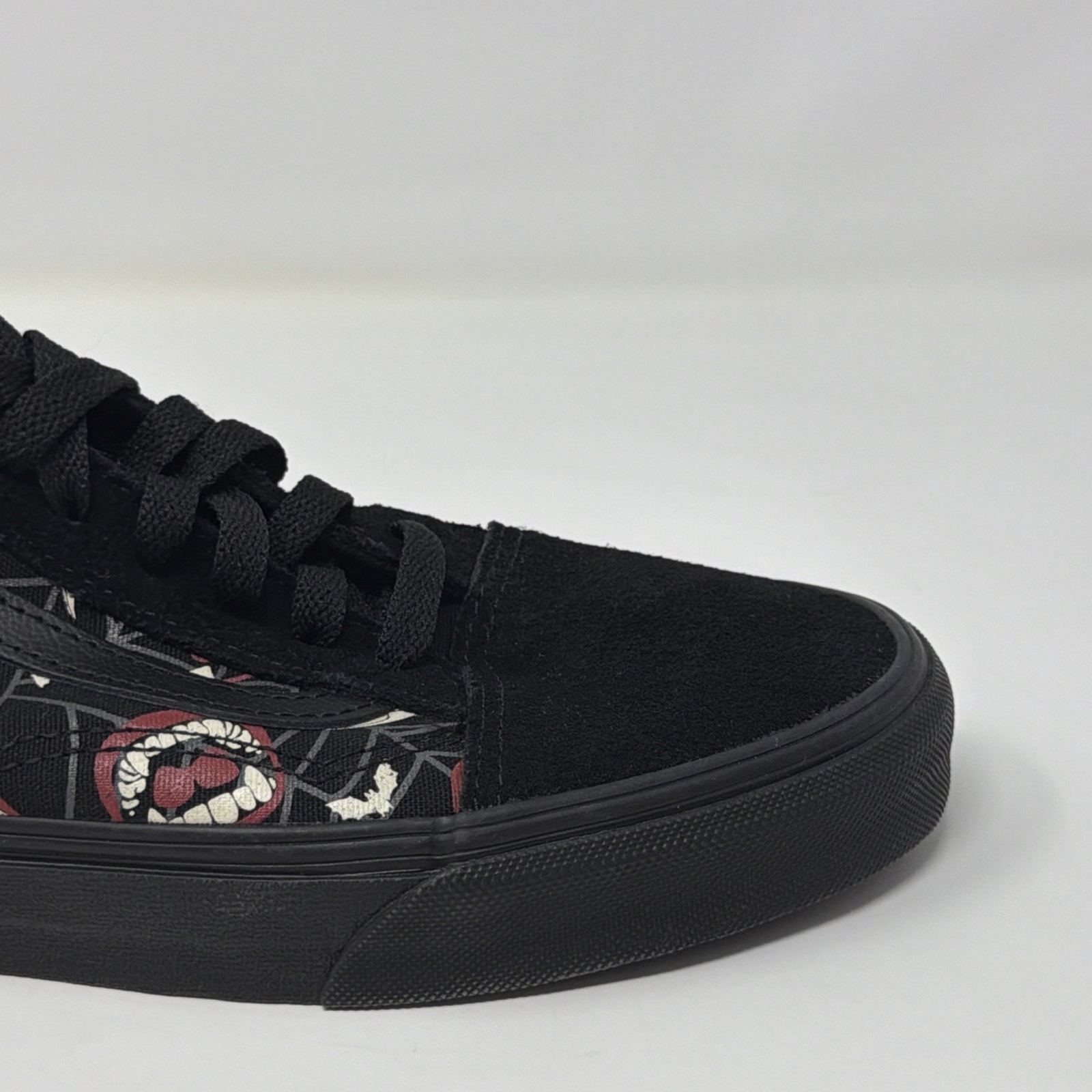 NWT Vans Old Skool Glow In The Dark Skull Vamp Men 6 Women 7.5 STORE MODEL