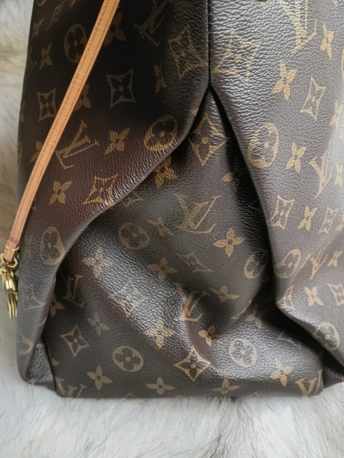 Louis Vuitton Artsy Handbag Monogram Canvas MM Pre-owned In Excellent Condition