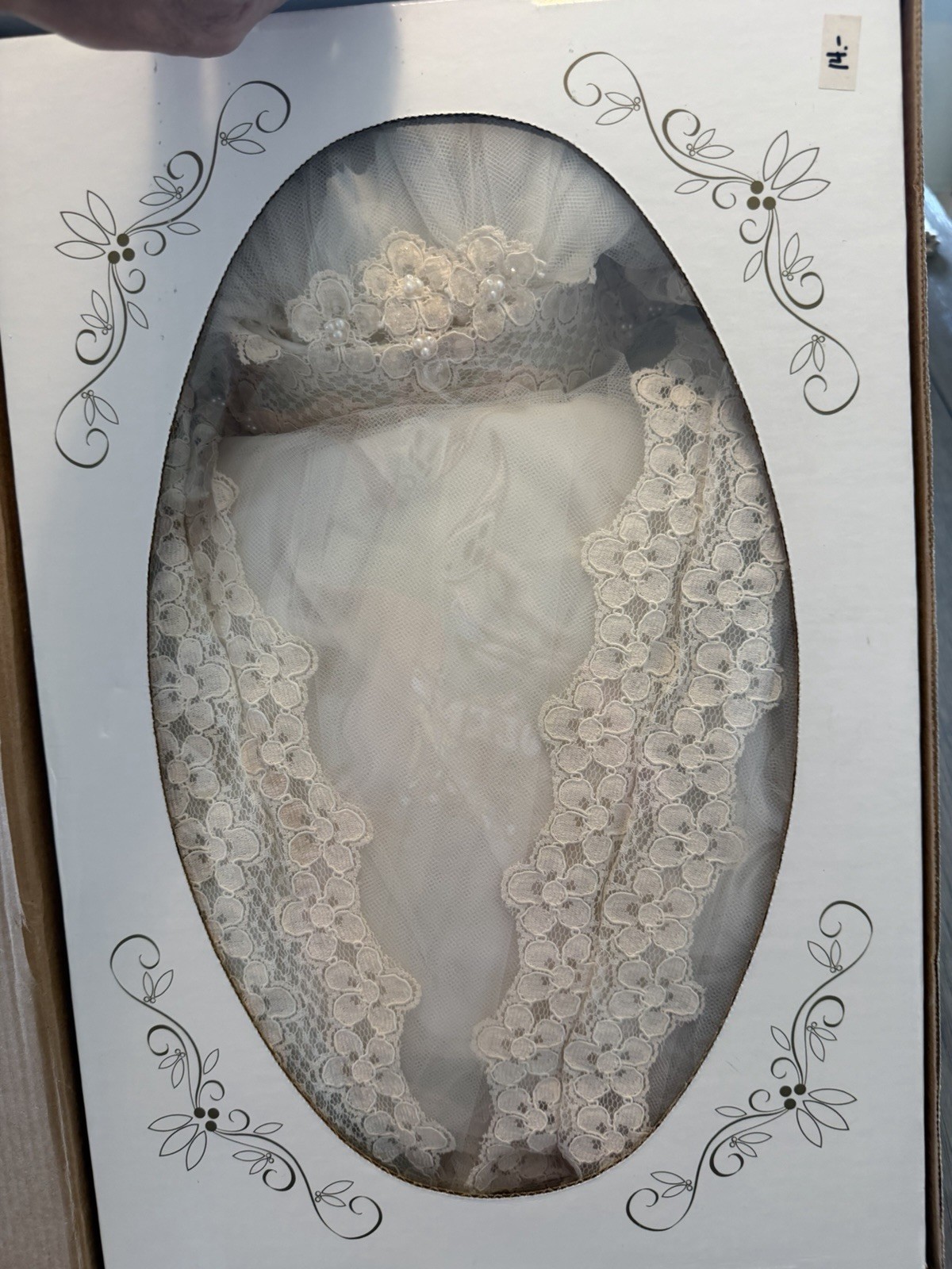 Vintage Lace Trimmed Tulle Long Wedding Veil Head Piece Lace Stunning