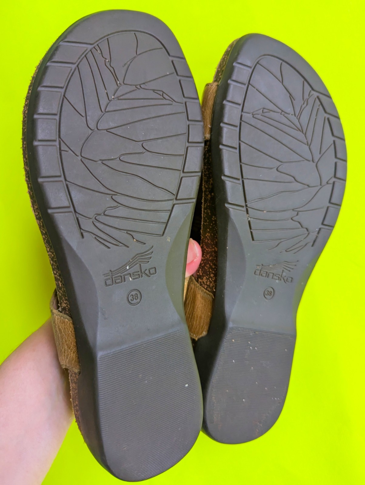 Dansko Reece Sandals Women’s 38 / 7.5 Brown Leather Toe Loop Cork Wedge Shoes
