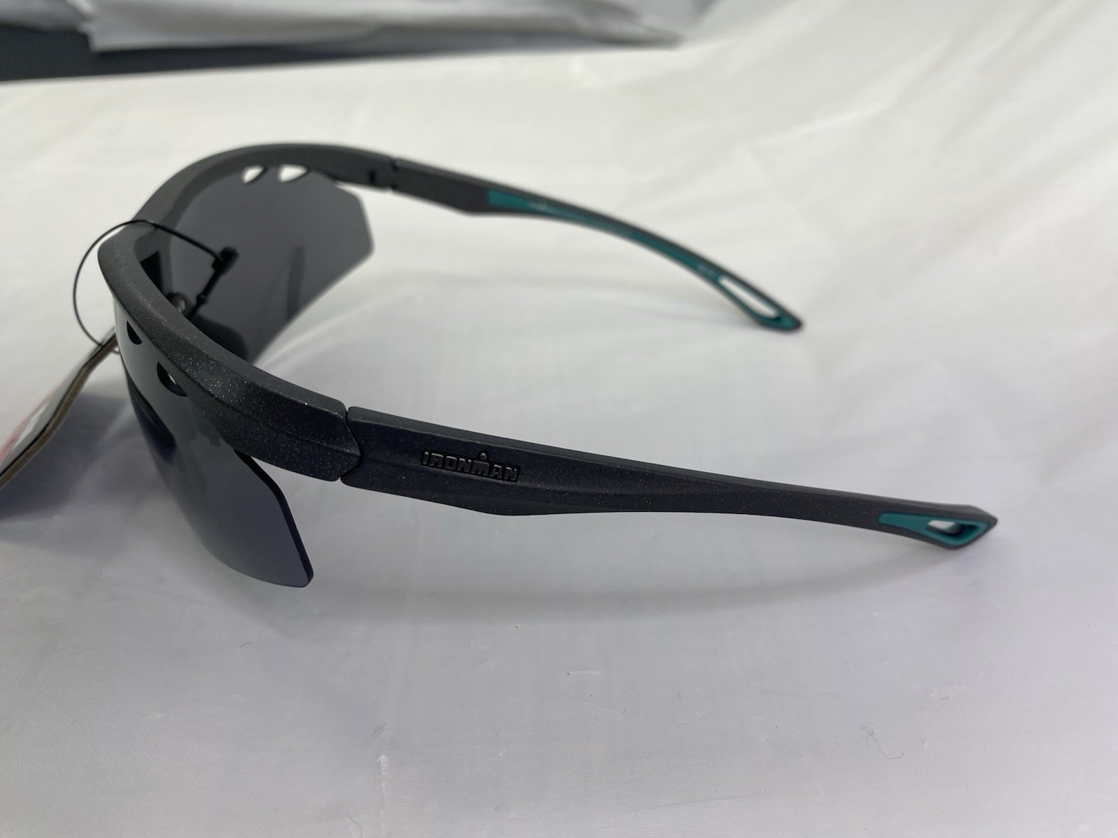 NEW Foster Grant IRONMAN QQ12 GRY/BLU MIR Wrap Sunglasses 100% UVA/UVB🔥