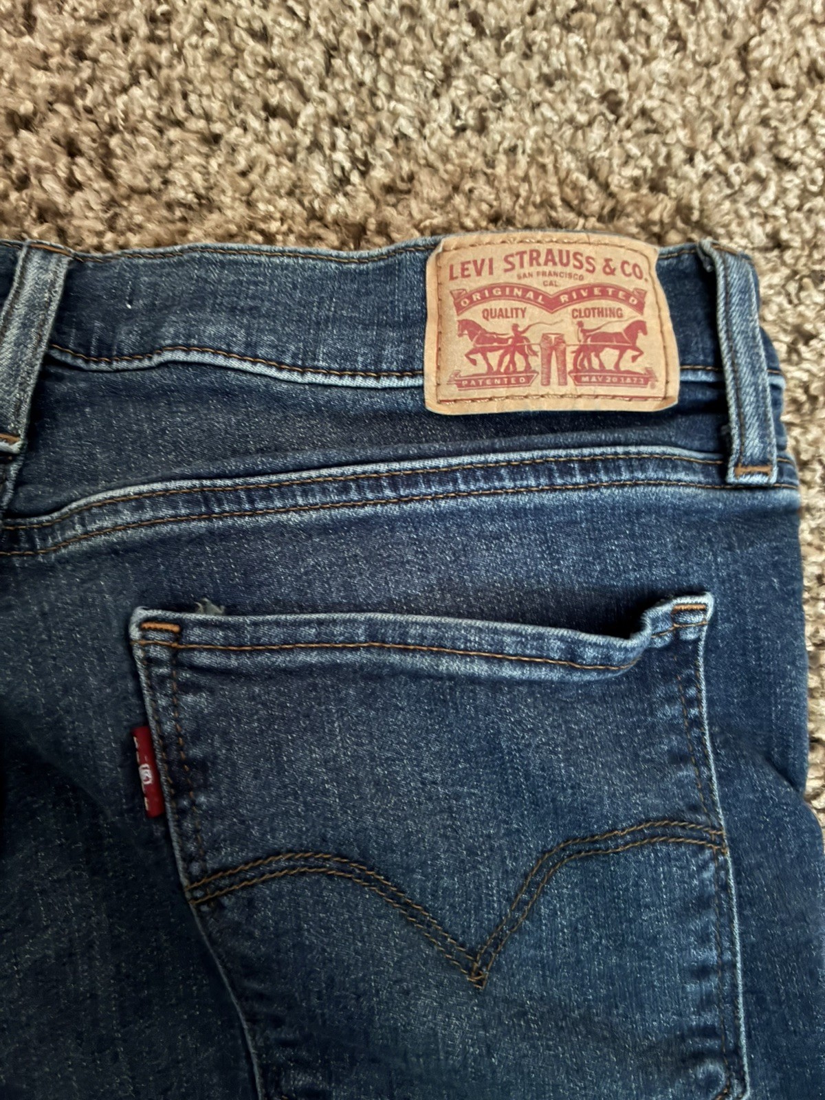 Women’s Levi’s 314 Shaping Straight Blue Jeans, Size 30 X 32