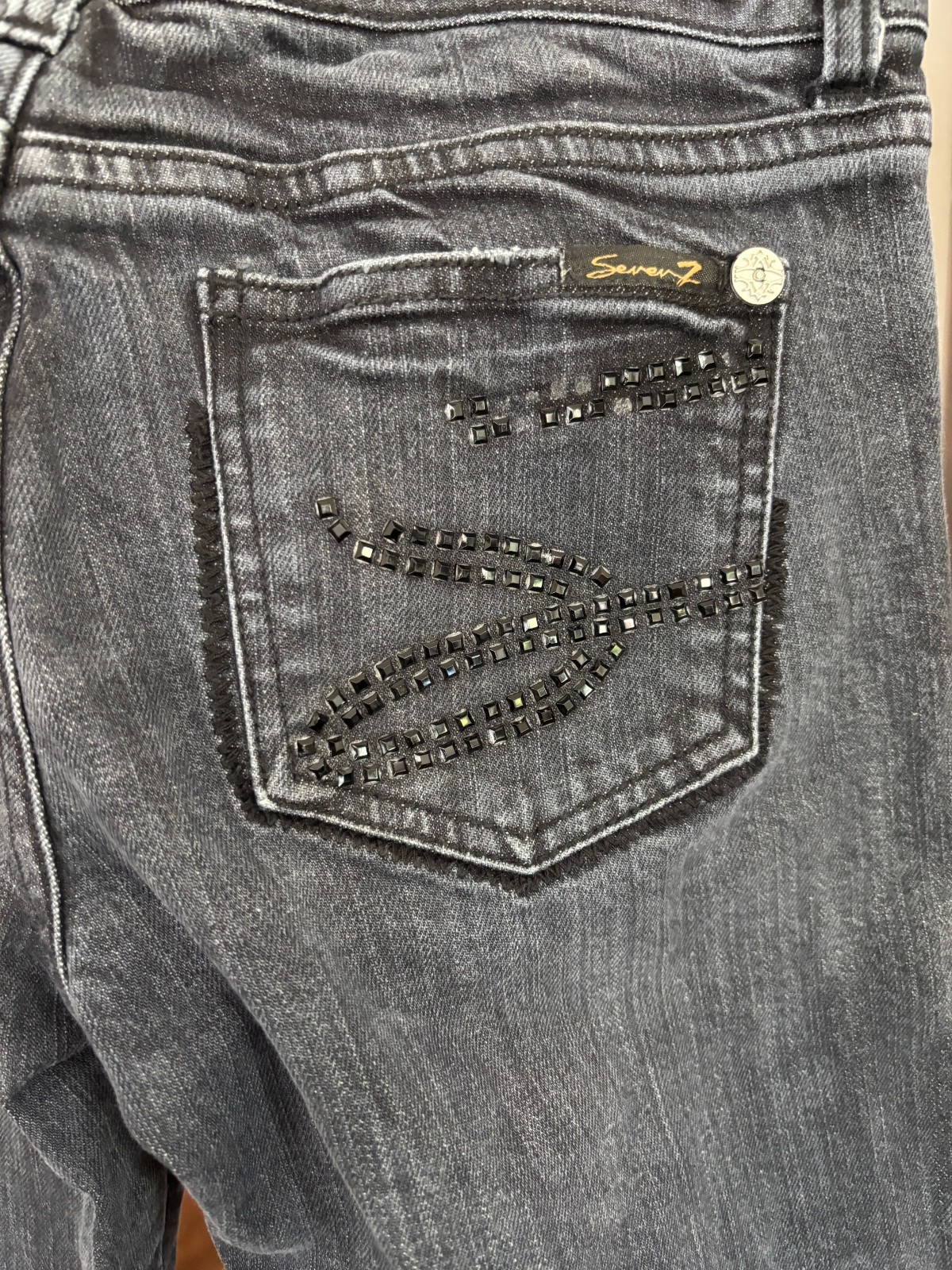 Seven7 Premium Denim Dark Wash Rhinestone Stud Straight Leg Jeans Women’s Size 2