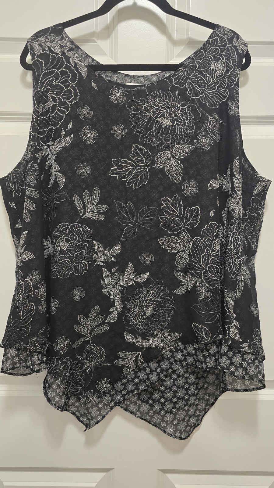 Avenue Beautiful Layered Sleevless Blouse Tunic Plus Size 22/24 Black and Grey