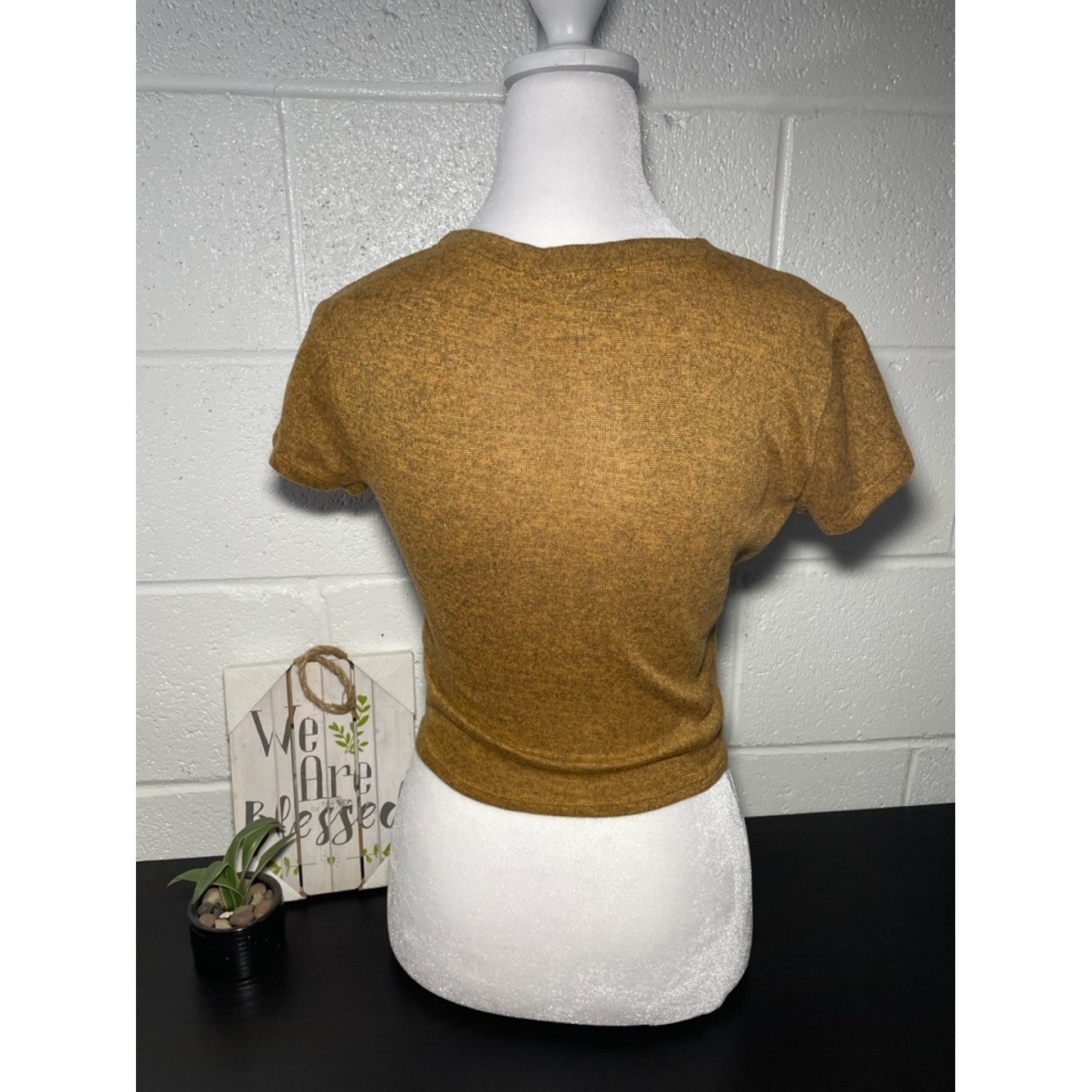 Forever 21 Mustard Cropped Tee – Short Sleeve